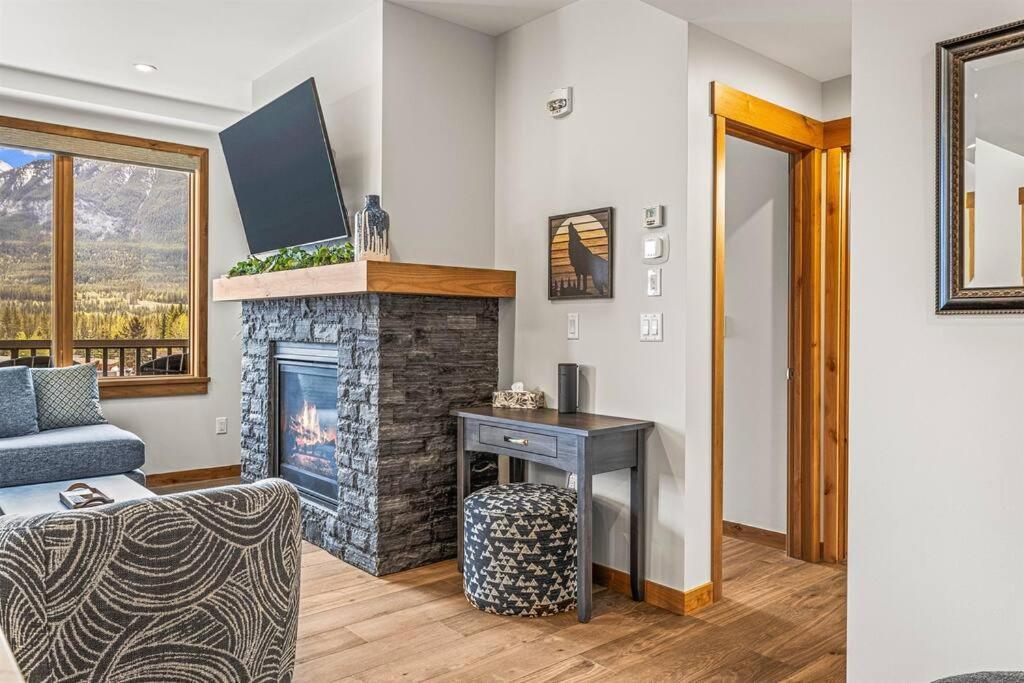 Luxury Mountain Haven Views Hot Tub Central Bridgette Bar Main St
