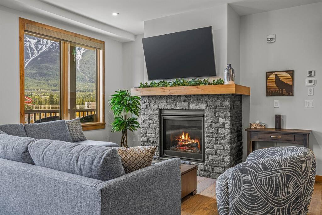 Luxury Mountain Haven Views Hot Tub Central Bridgette Bar Main St