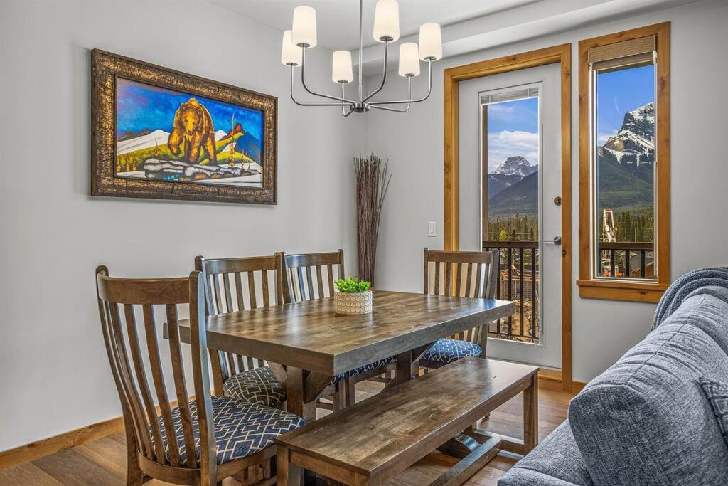 Luxury Mountain Haven Views Hot Tub Central Bridgette Bar Main St
