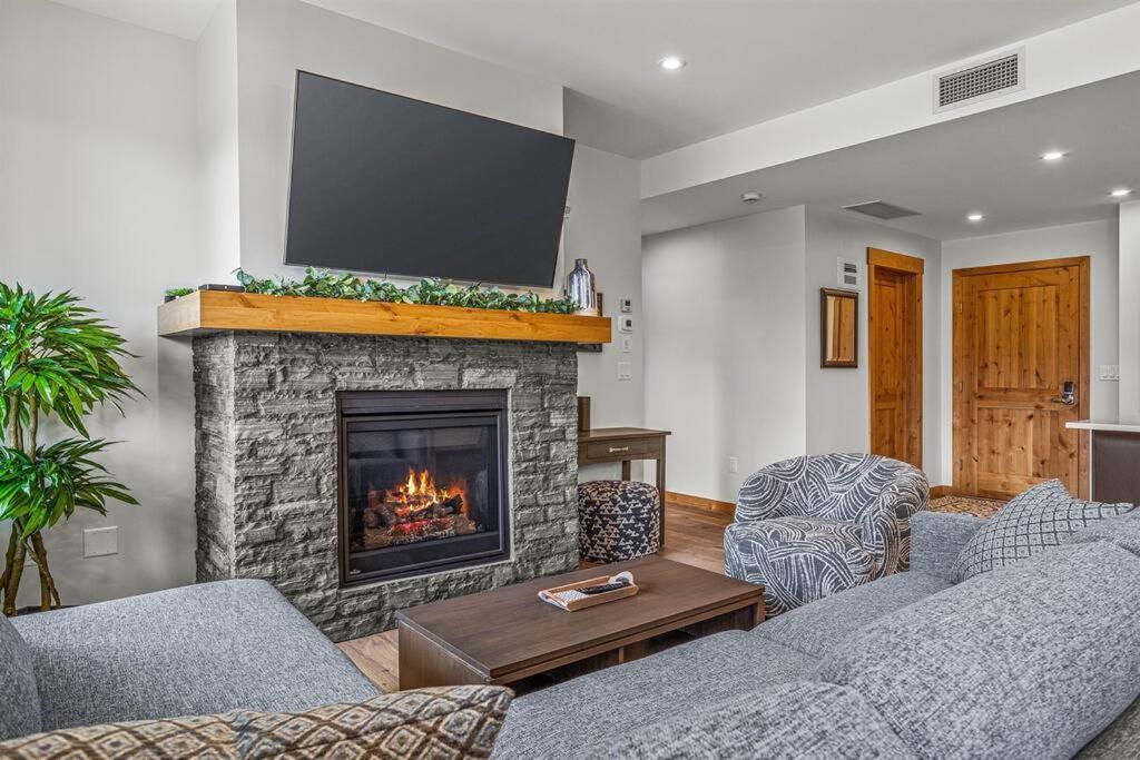 Luxury Mountain Haven Views Hot Tub Central Bridgette Bar Main St