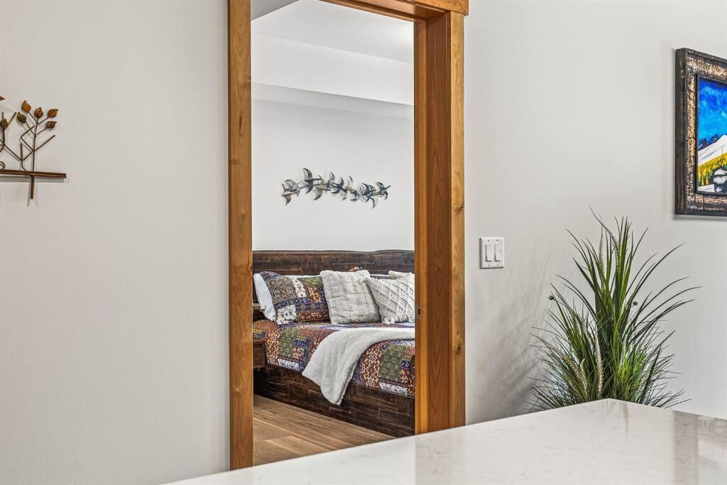 Luxury Mountain Haven Views Hot Tub Central Bridgette Bar Main St