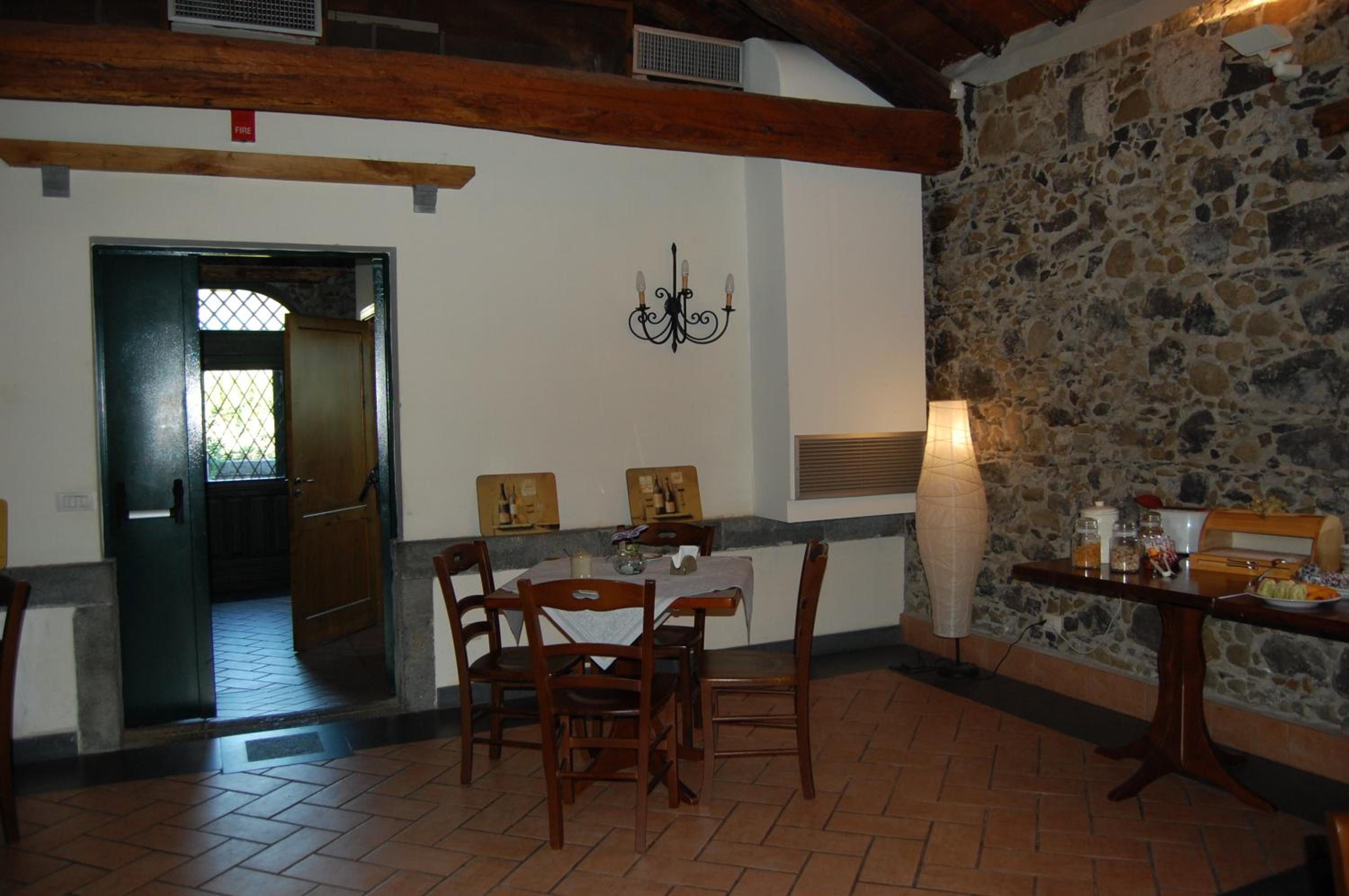 Antico Borgo Etneo Country Hotel