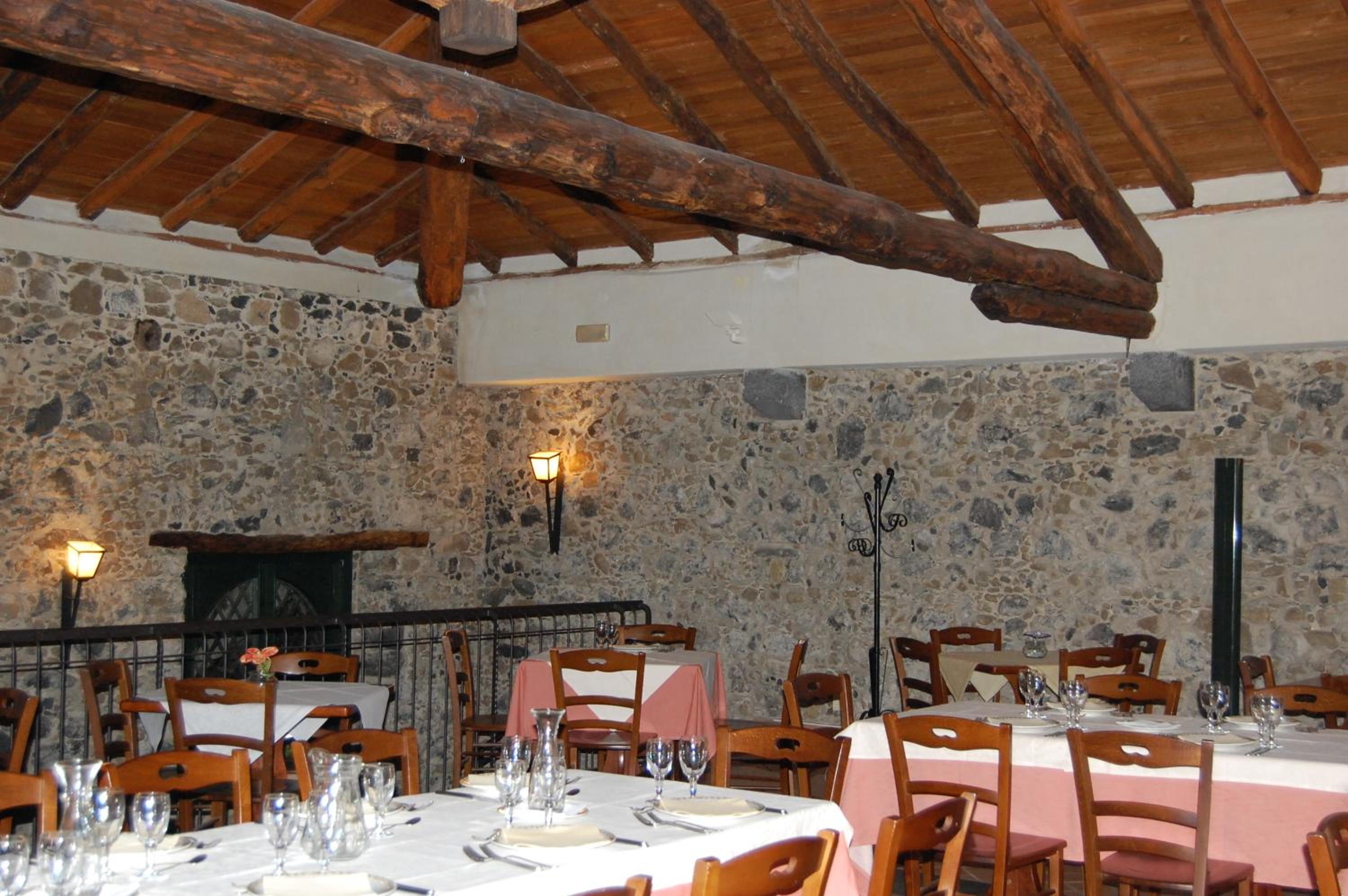 Antico Borgo Etneo Country Hotel