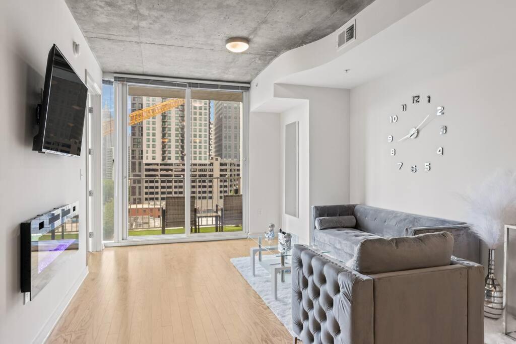 Atlanta Midtown High-Rise Condo With King Bed Free Parking and Balcony With View view 3