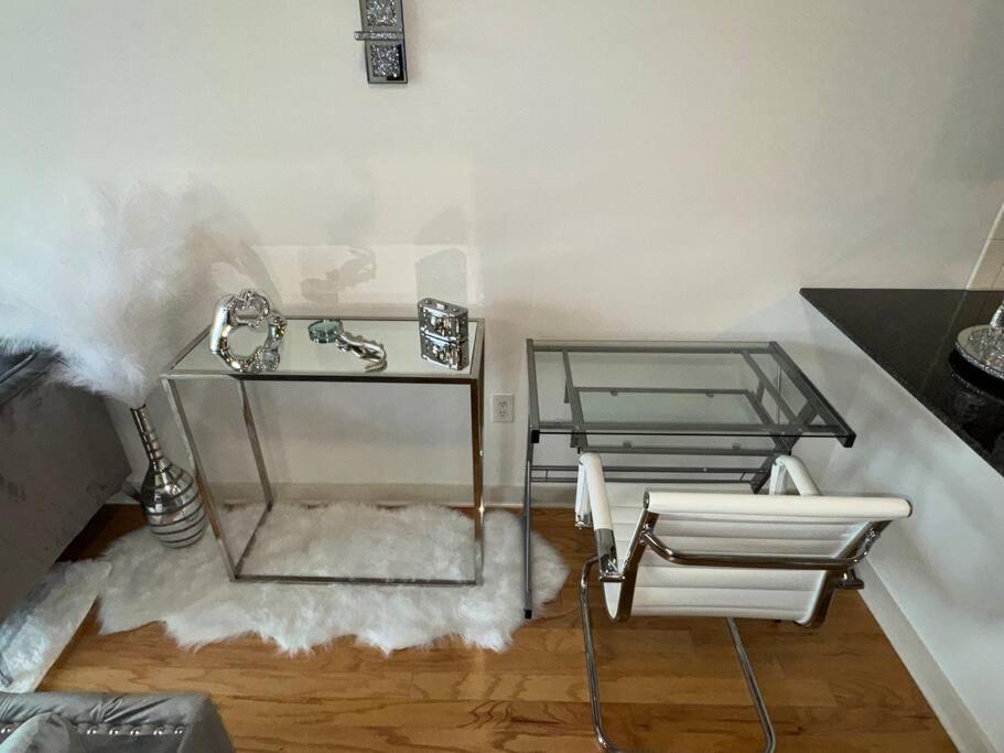 Atlanta Midtown High-Rise Condo With King Bed Free Parking and Balcony With View view 4