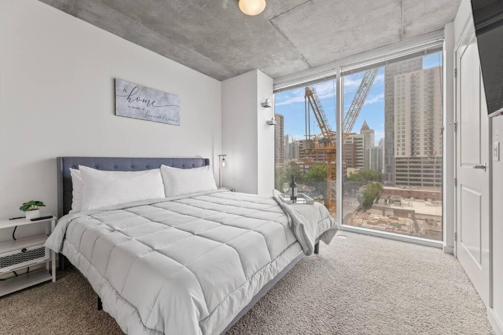 Atlanta Midtown High-Rise Condo With King Bed Free Parking and Balcony With View view 5