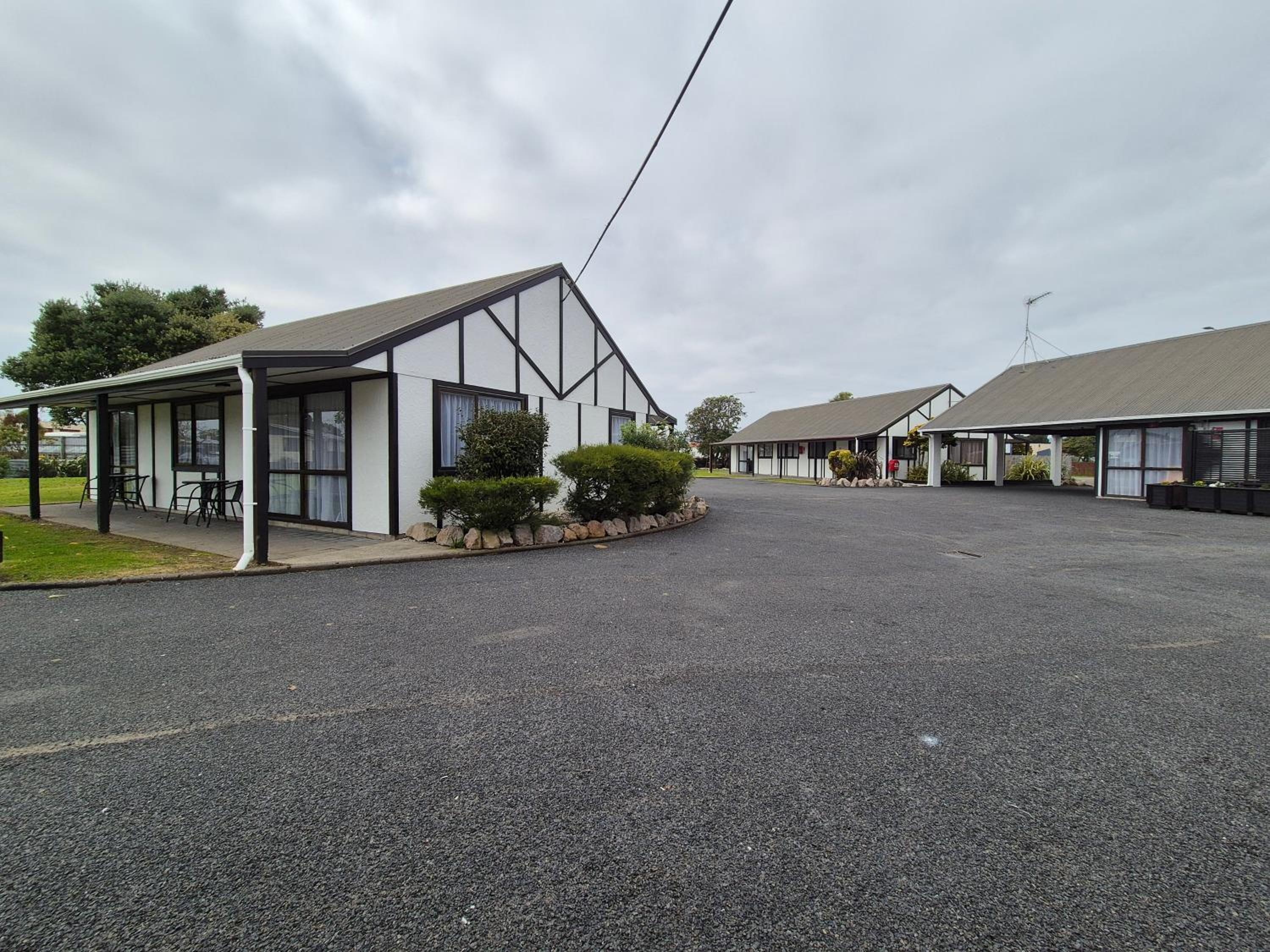Magnolia Court Motel