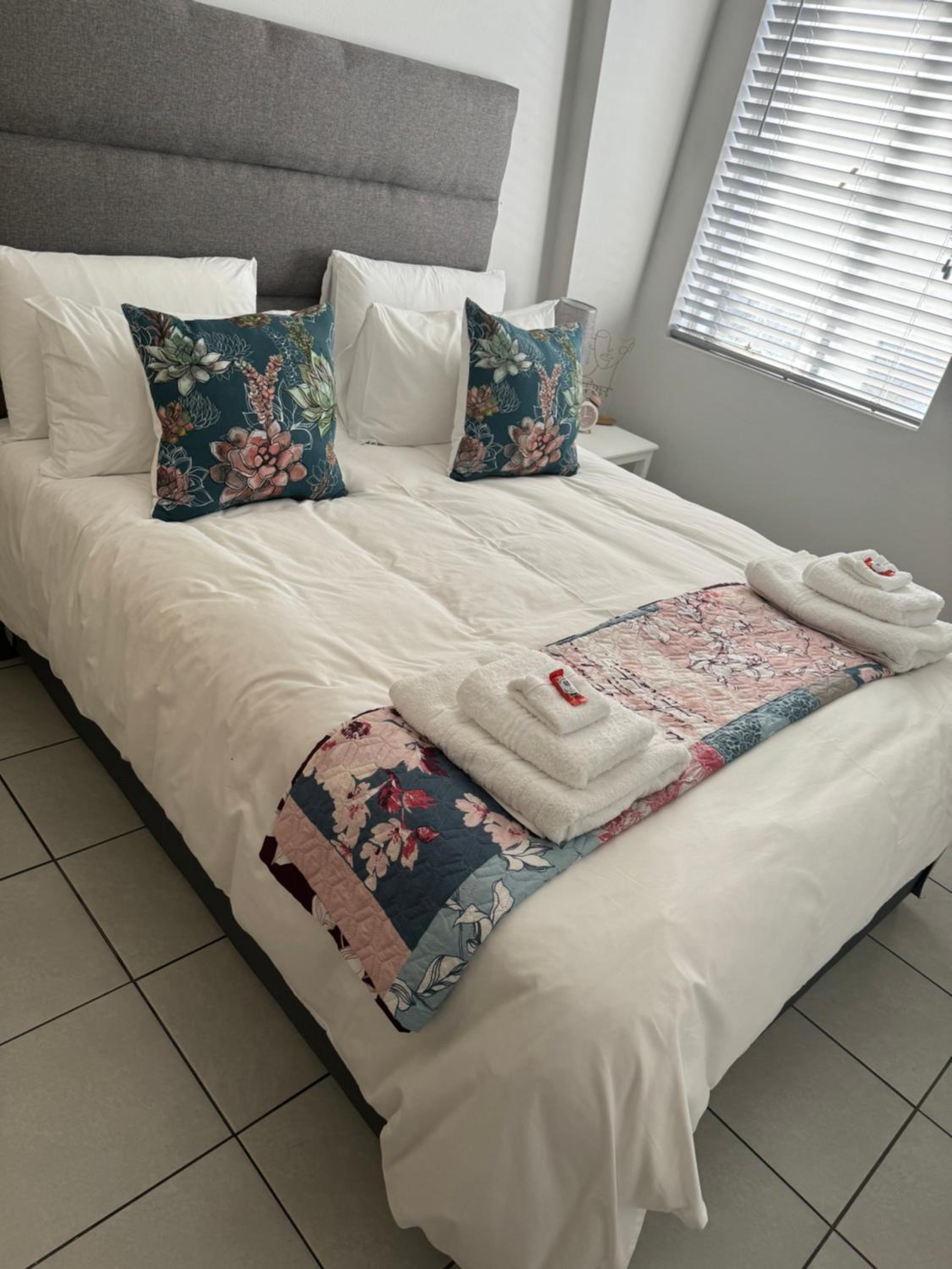 The Silhouette - Paarl - Self Catering Apartment