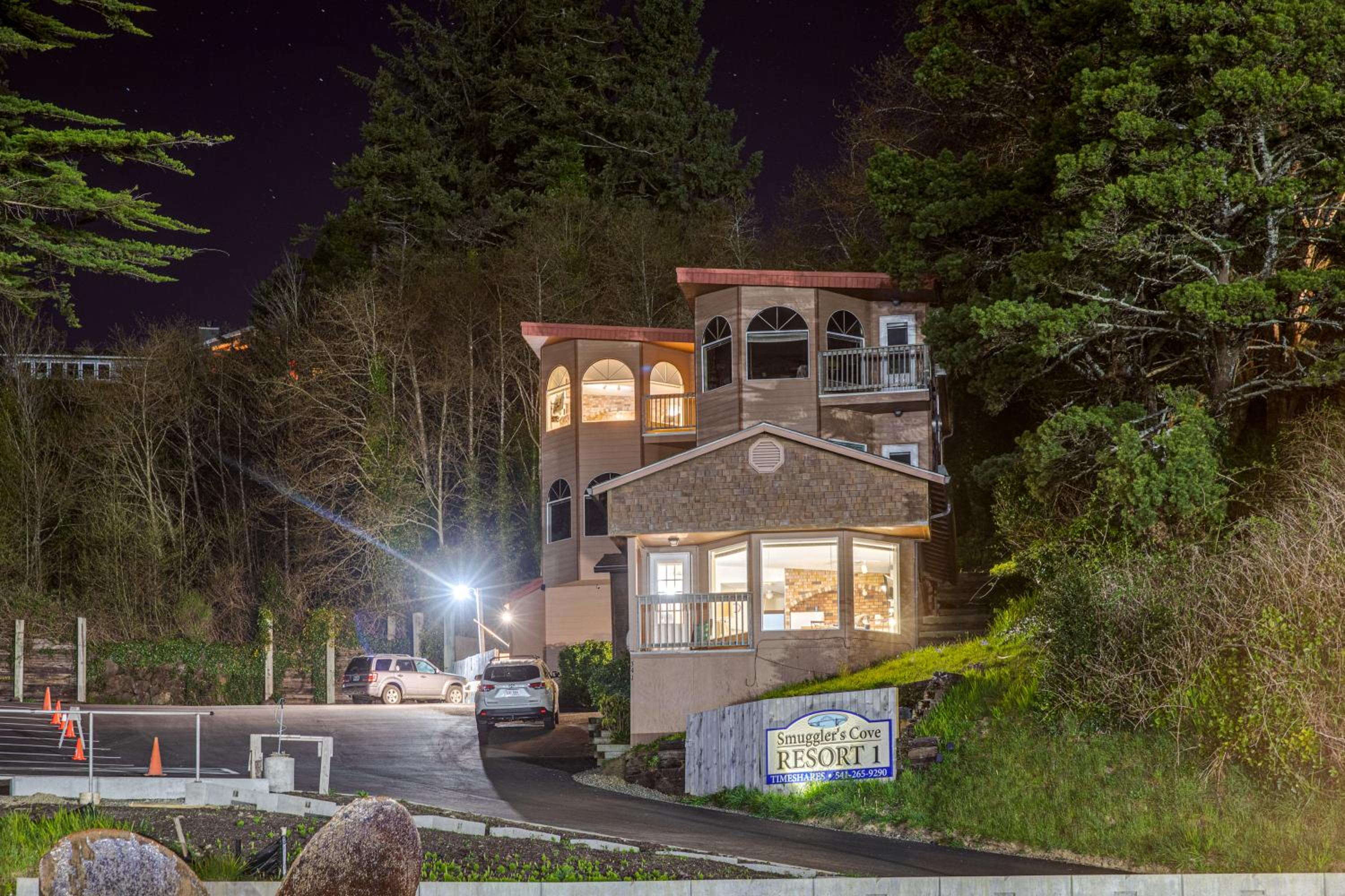Yaquina Bay Views! Restaurants, Shops, Walk to Everything! Unit 2 view 5