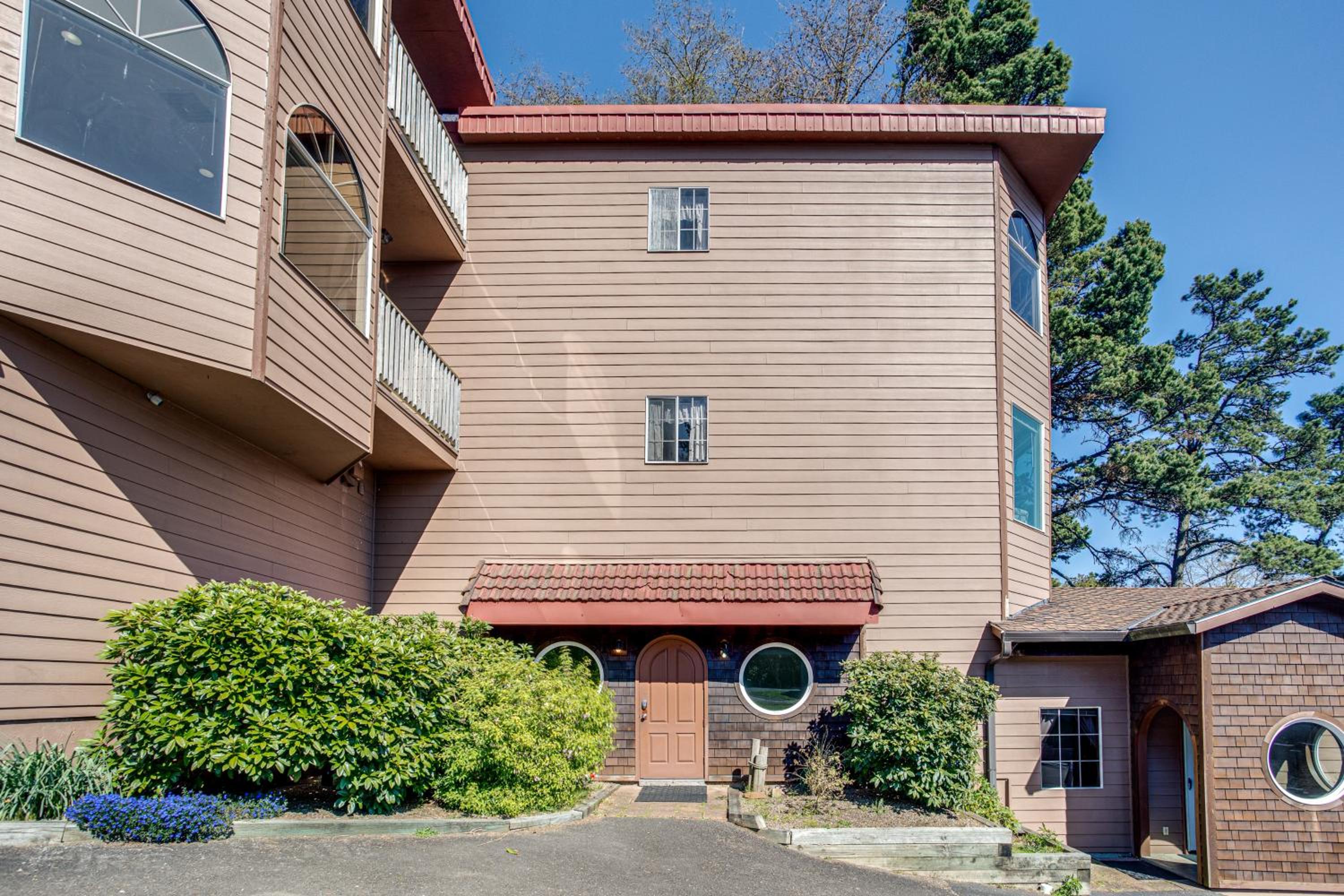 Yaquina Bay & Bridge Views! Watch the Boats! Kitchen is a culinary delight! Unit 5 view 4