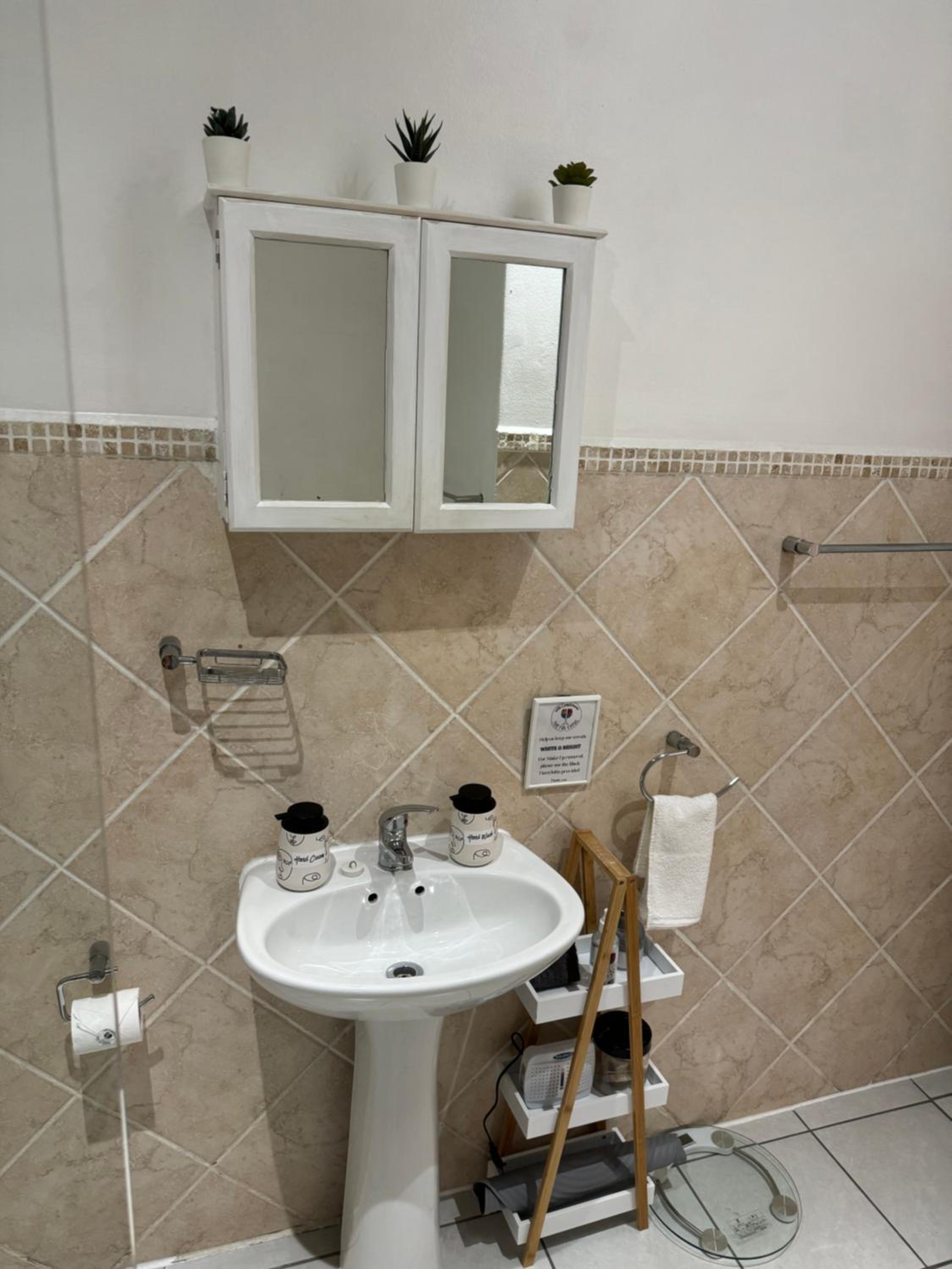 The Silhouette - Paarl - Self Catering Apartment