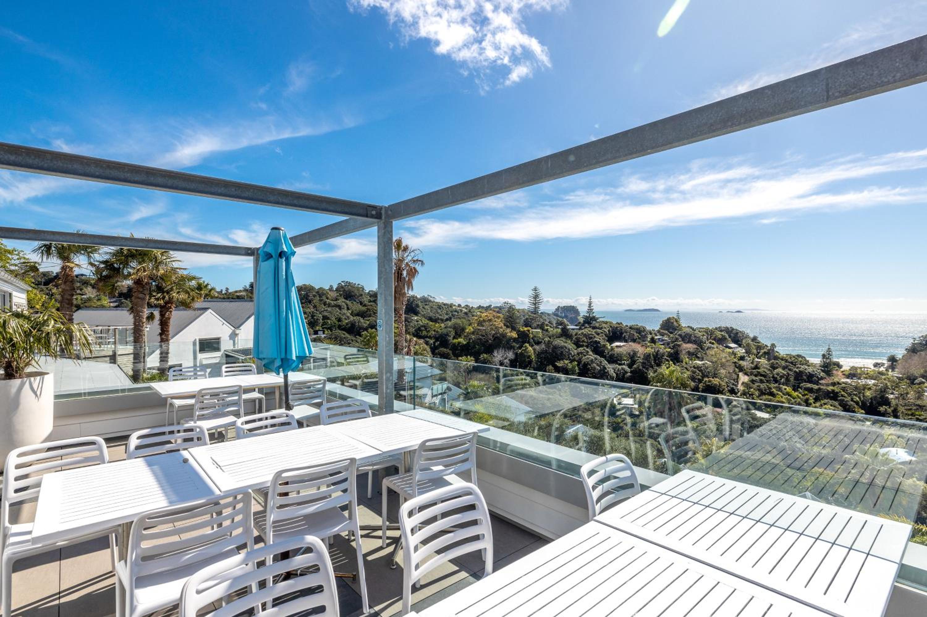 Cosy Palm Beach Cottage with Spectacular Seaviews