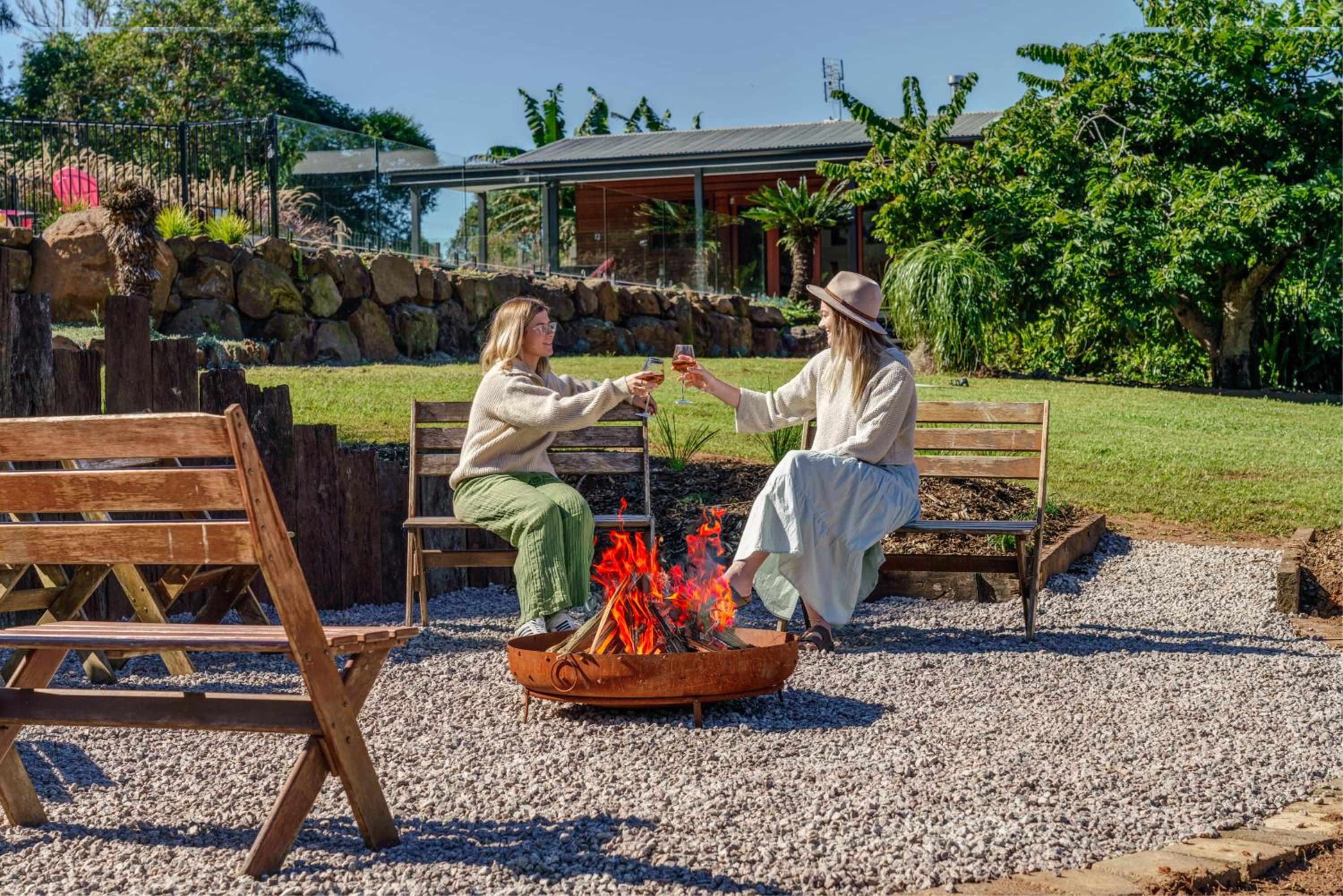 The Hideaway - Chic Farmhouse 15min to beaches