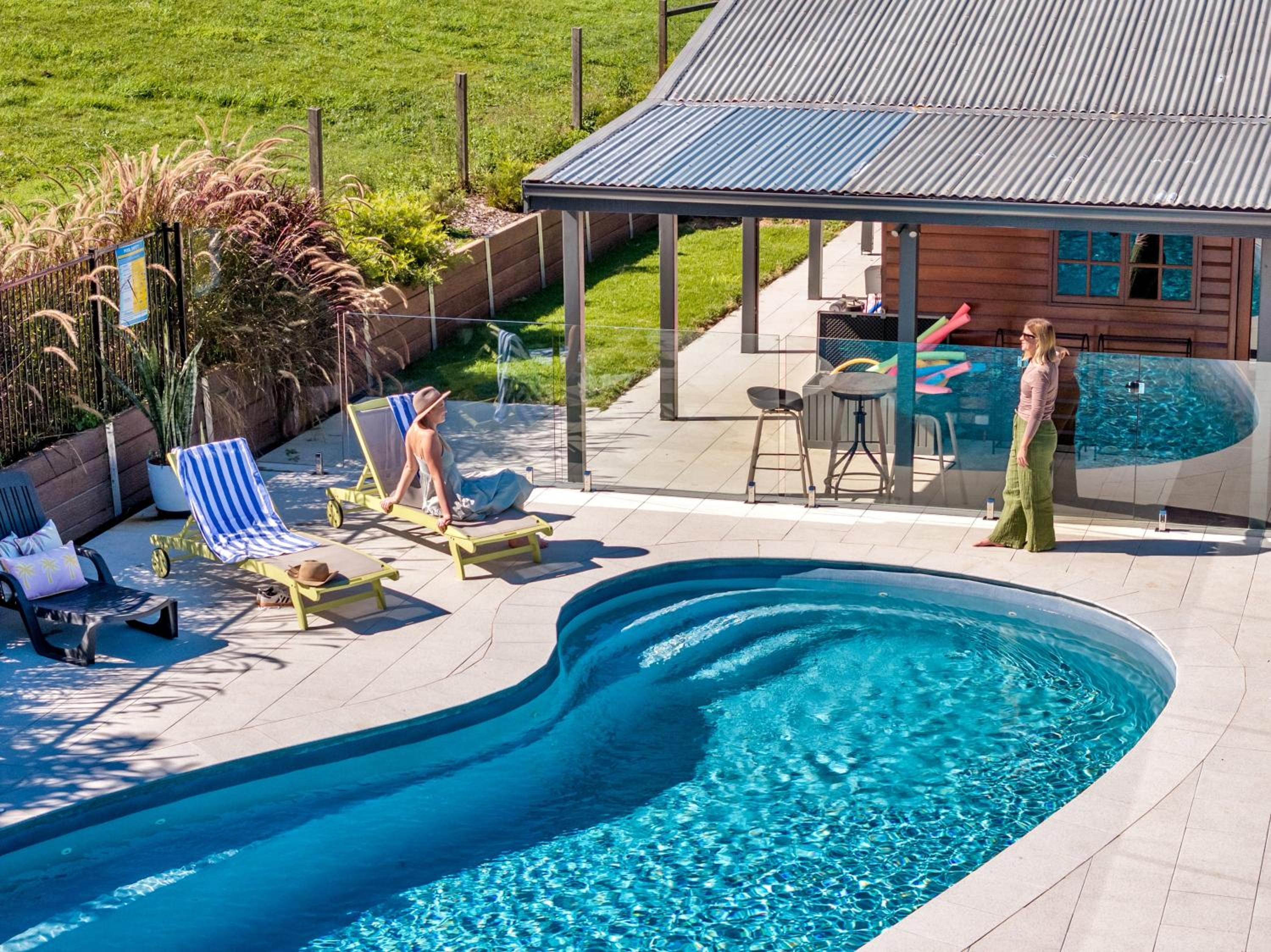 The Hideaway - Chic Farmhouse 15min to beaches