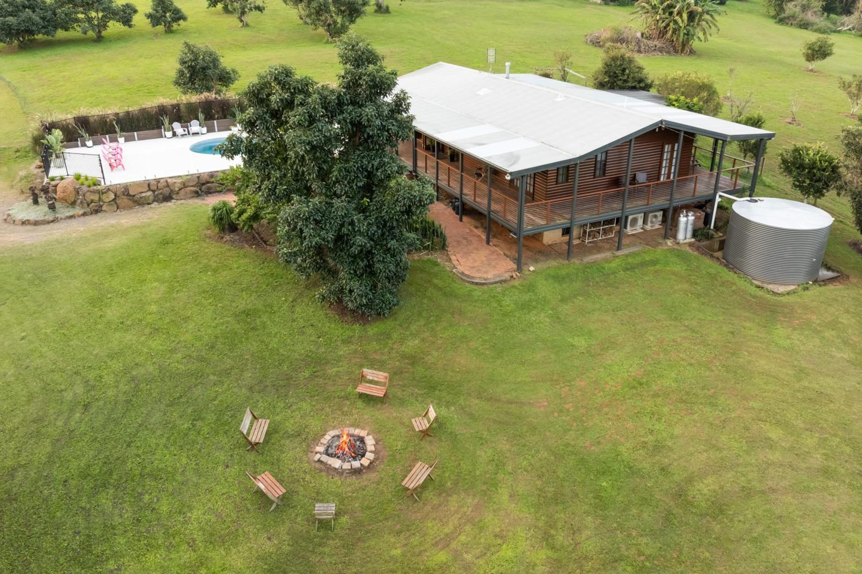 The Hideaway - Chic Farmhouse 15min to beaches