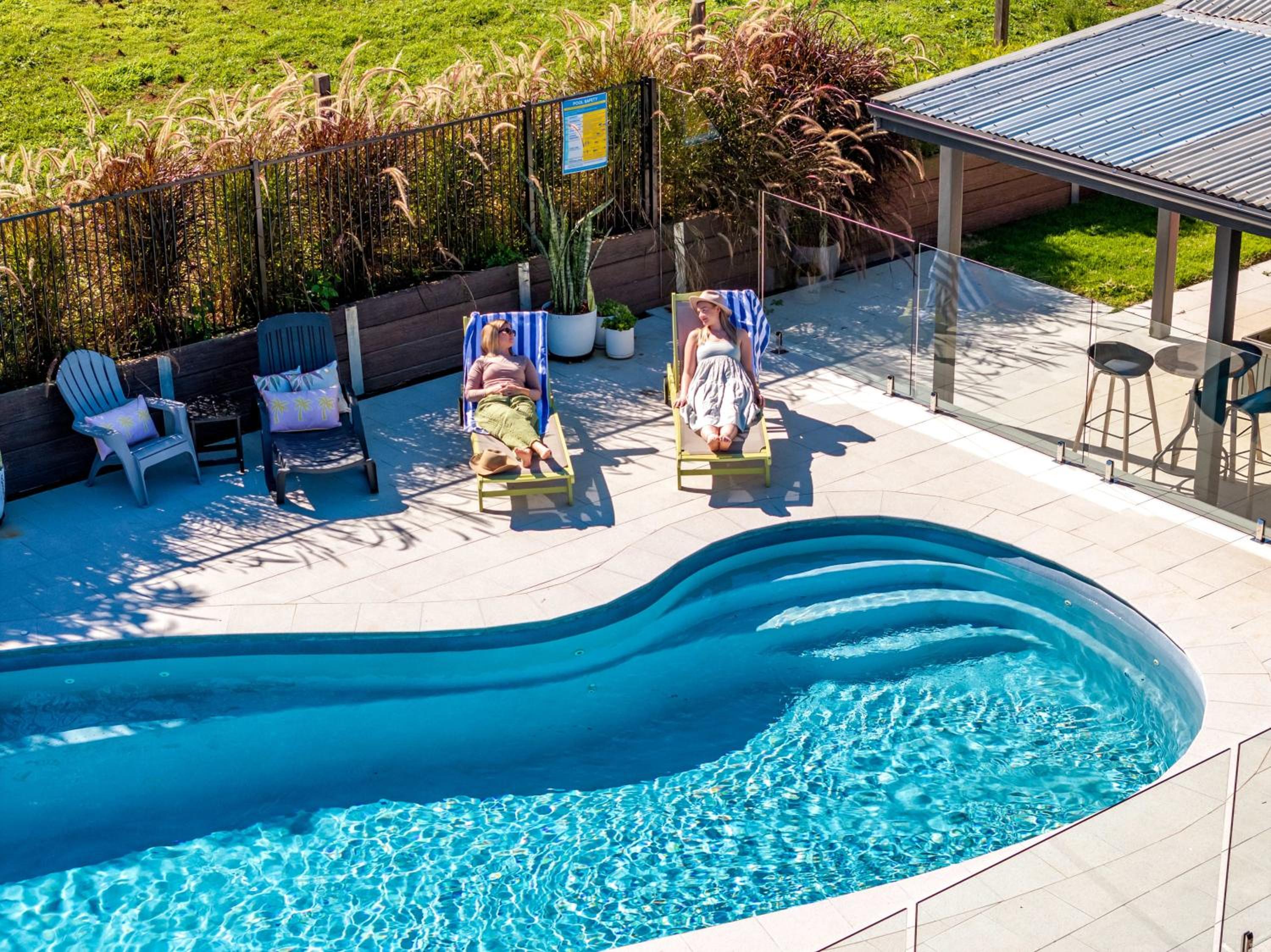 The Hideaway - Chic Farmhouse 15min to beaches
