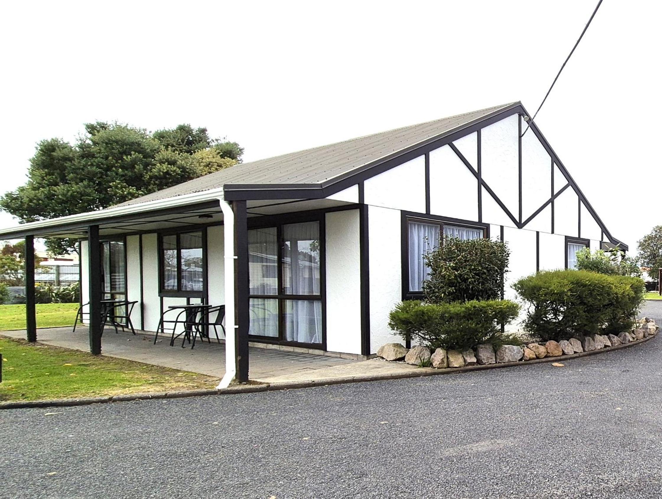 Magnolia Court Motel