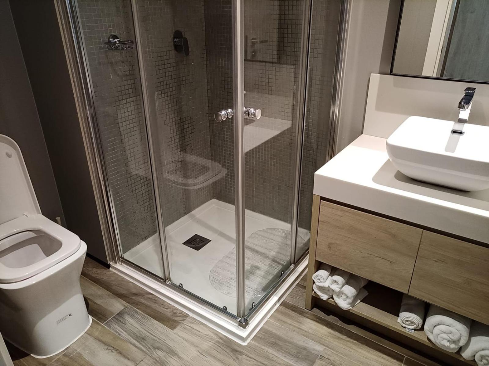 Emerald Upscale Studio in Maho-Walking distance to beach view 5