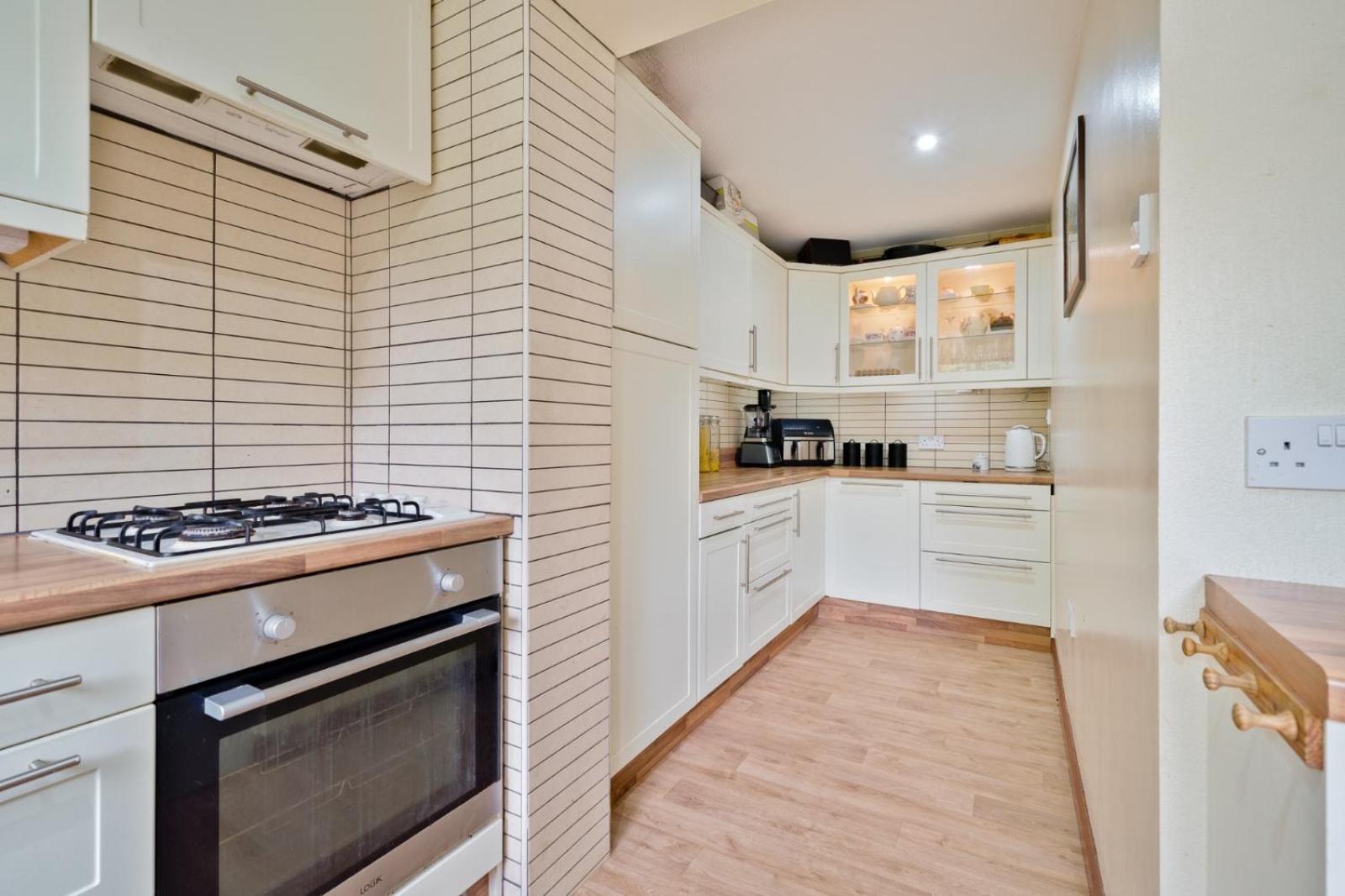 Executive double bedroom with en-suite view 3
