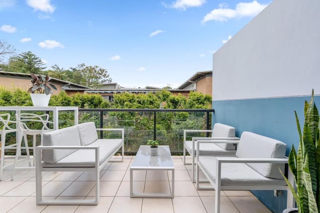 Chic Brookvale Unit-Big Balcony!