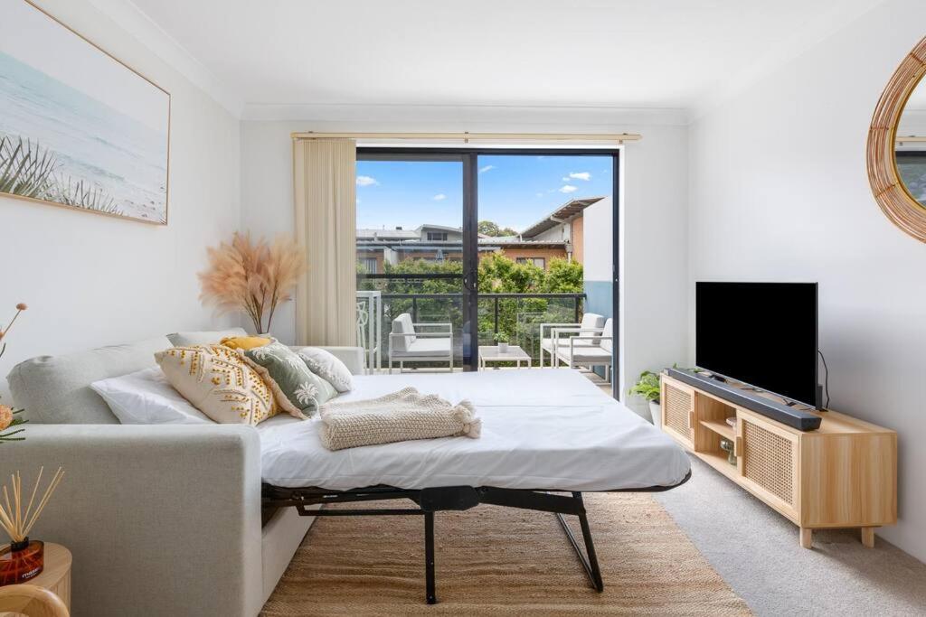 Chic Brookvale Unit-Big Balcony!