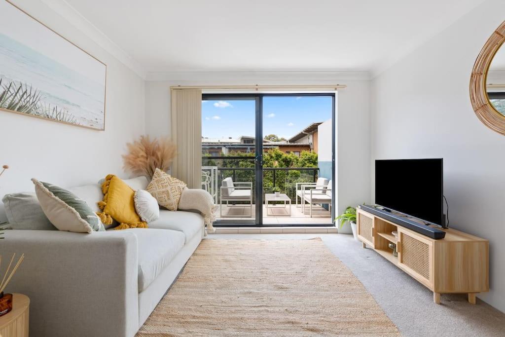 Chic Brookvale Unit-Big Balcony!