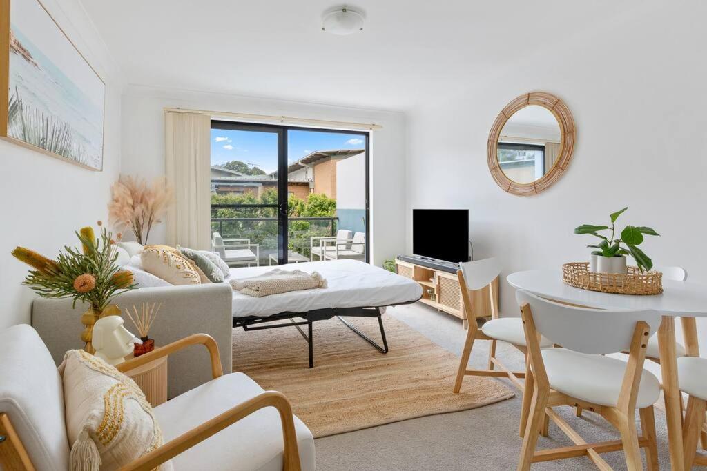 Chic Brookvale Unit-Big Balcony!