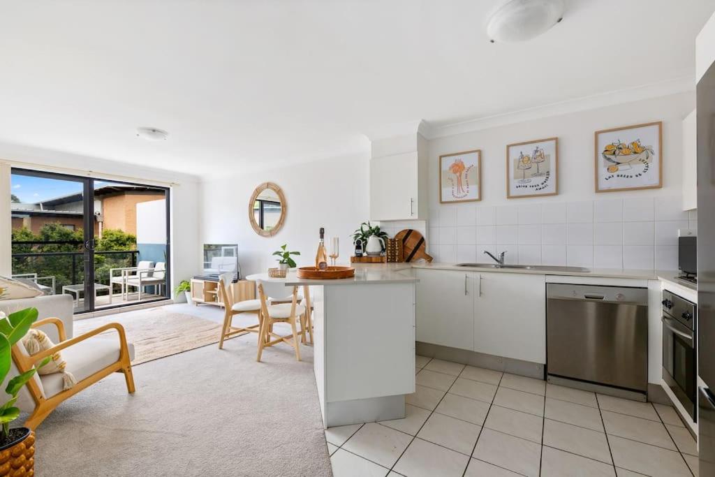 Chic Brookvale Unit-Big Balcony!