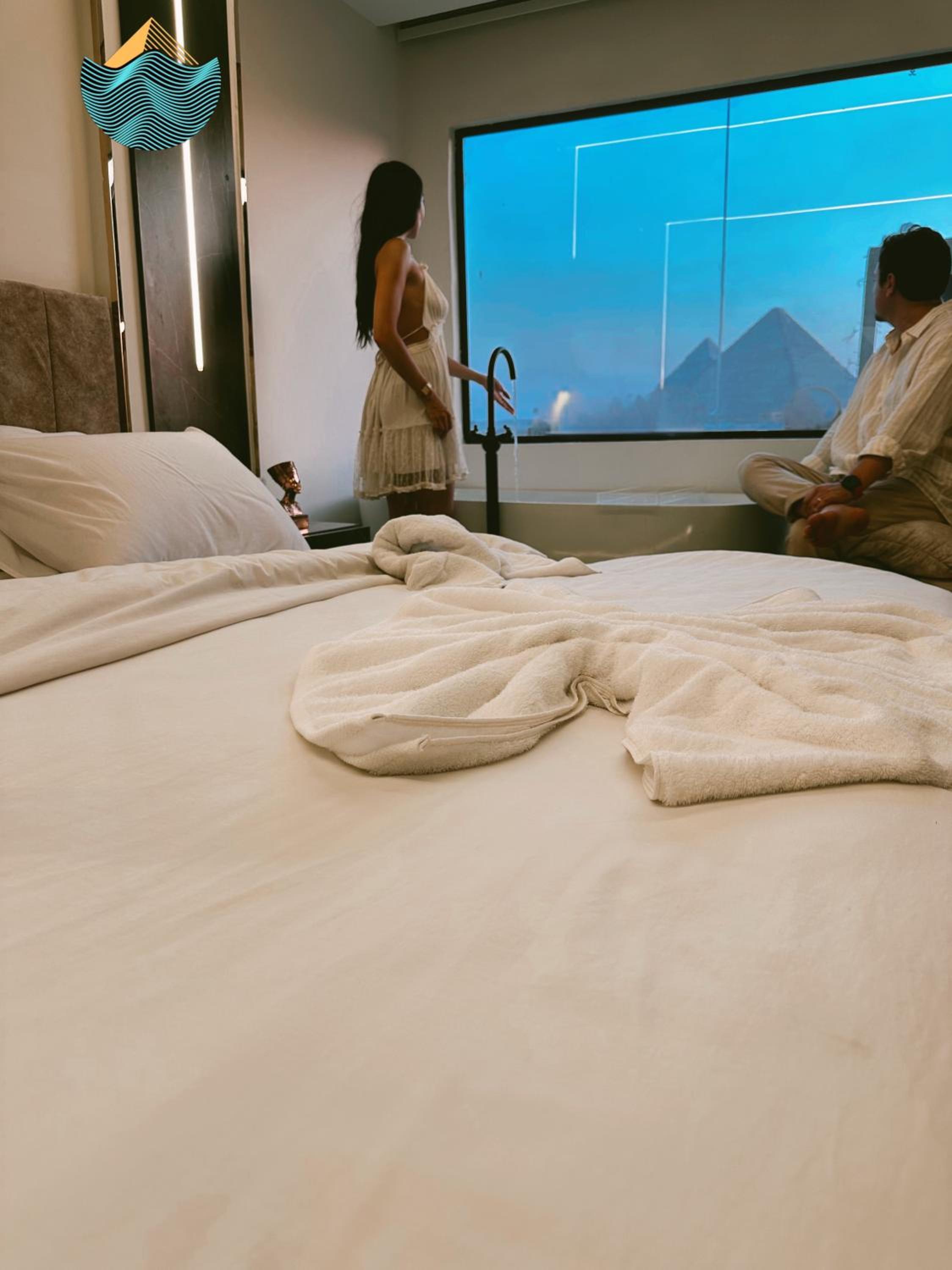 Crowne Pyramids View inn