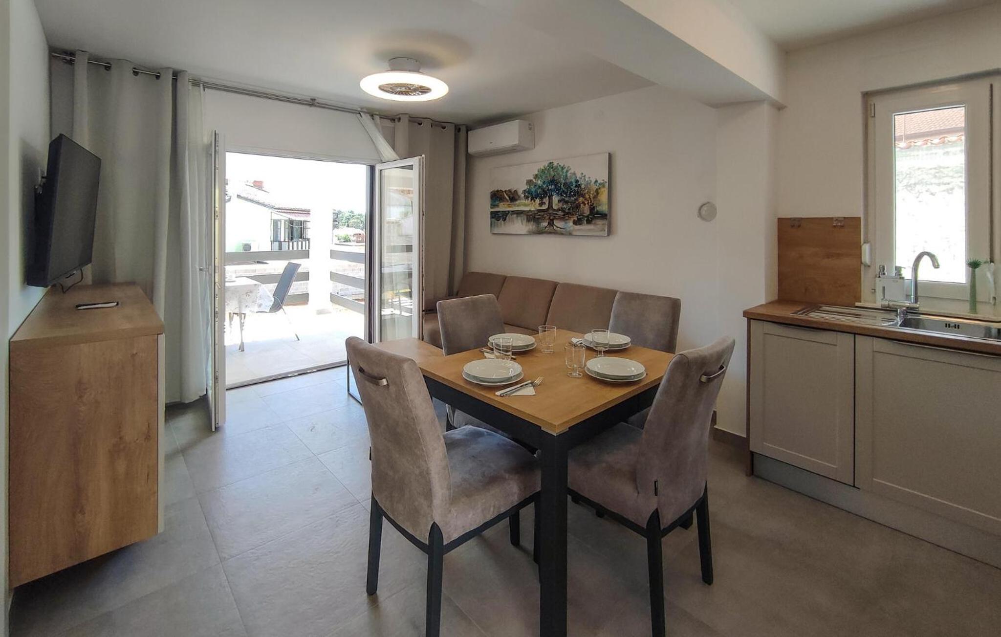 Gorgeous Home In Vinkuran With Kitchen view 2
