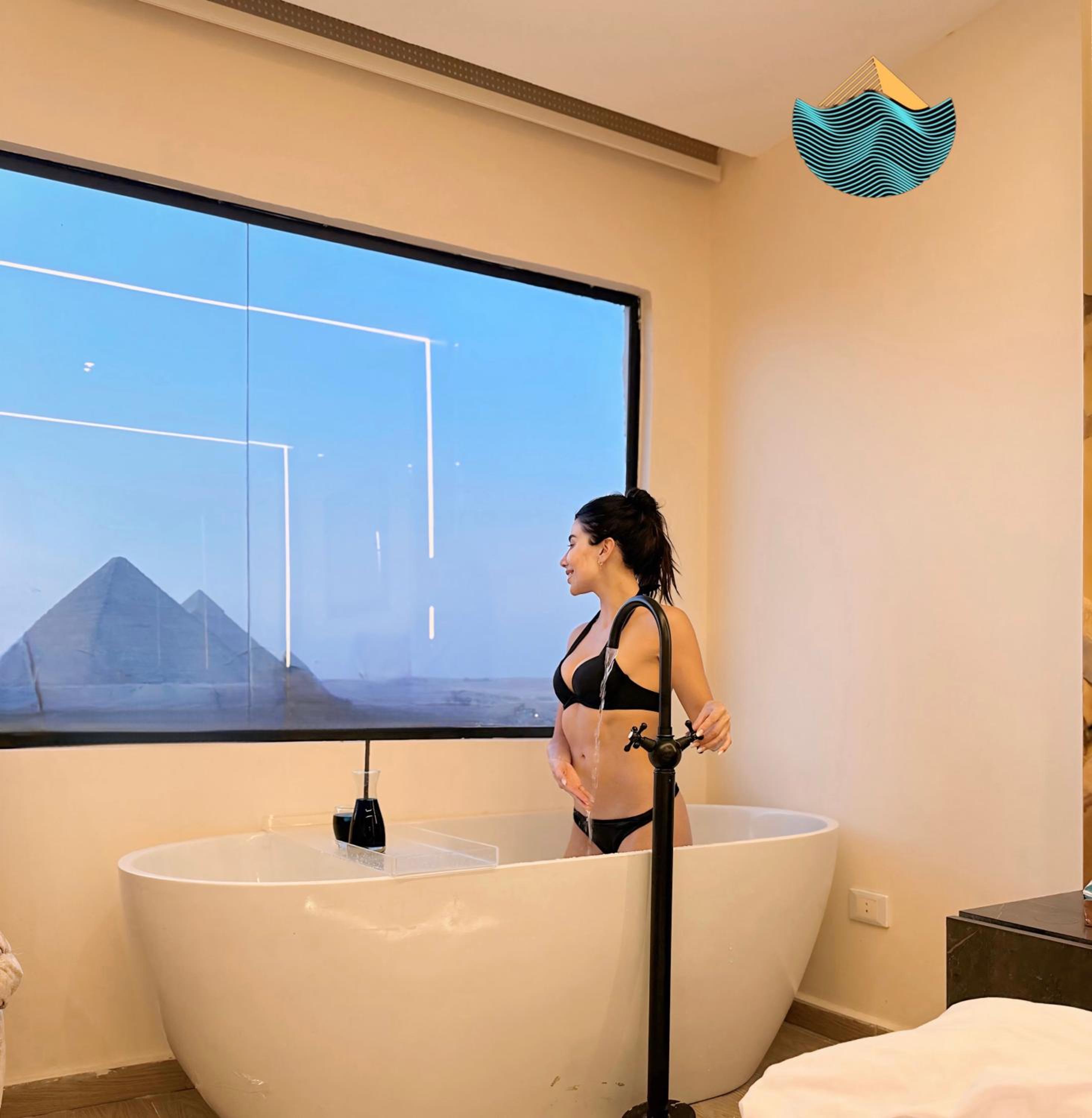 Crowne Pyramids View inn