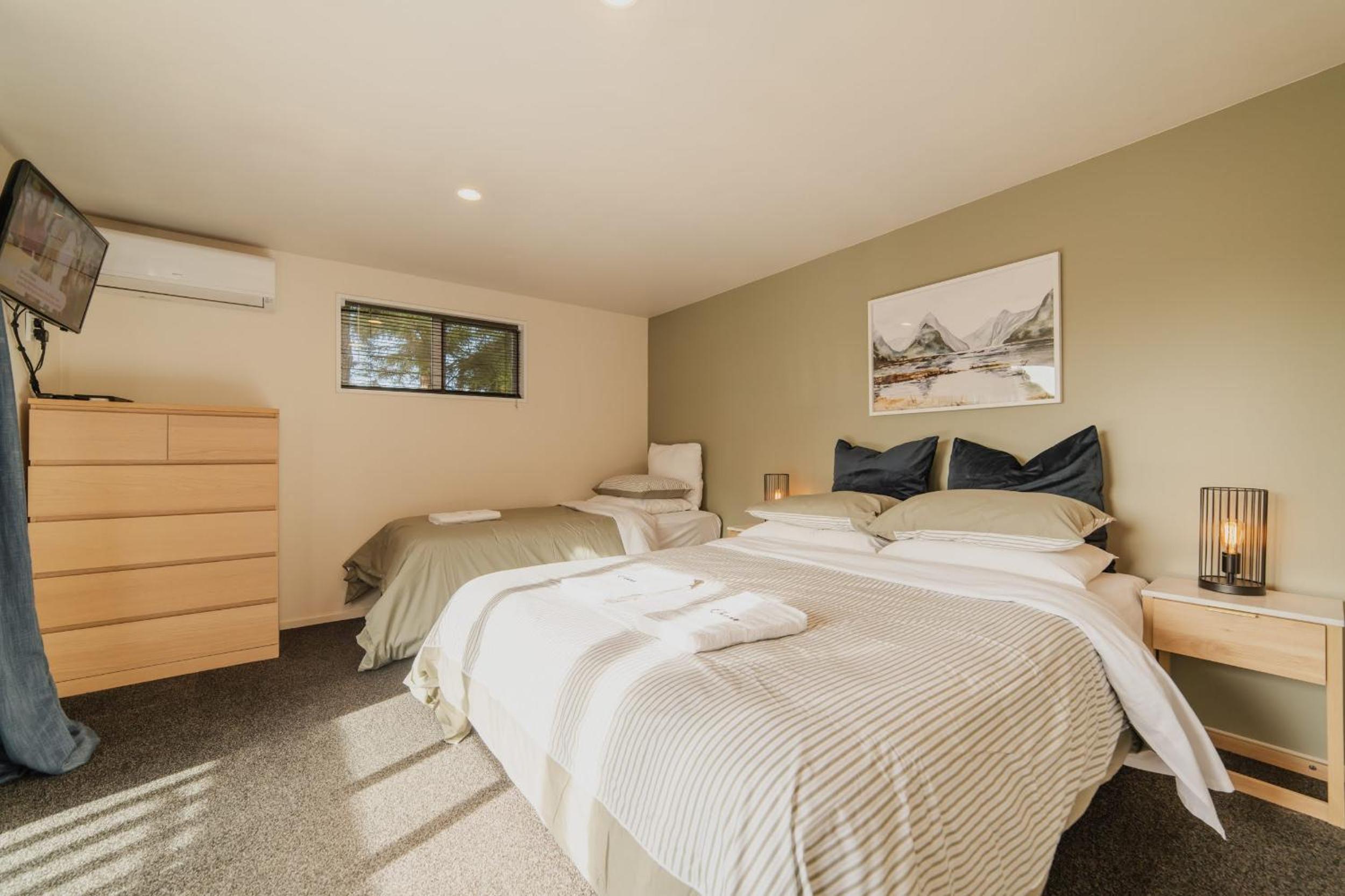 Lake Tekapo Cottages 8