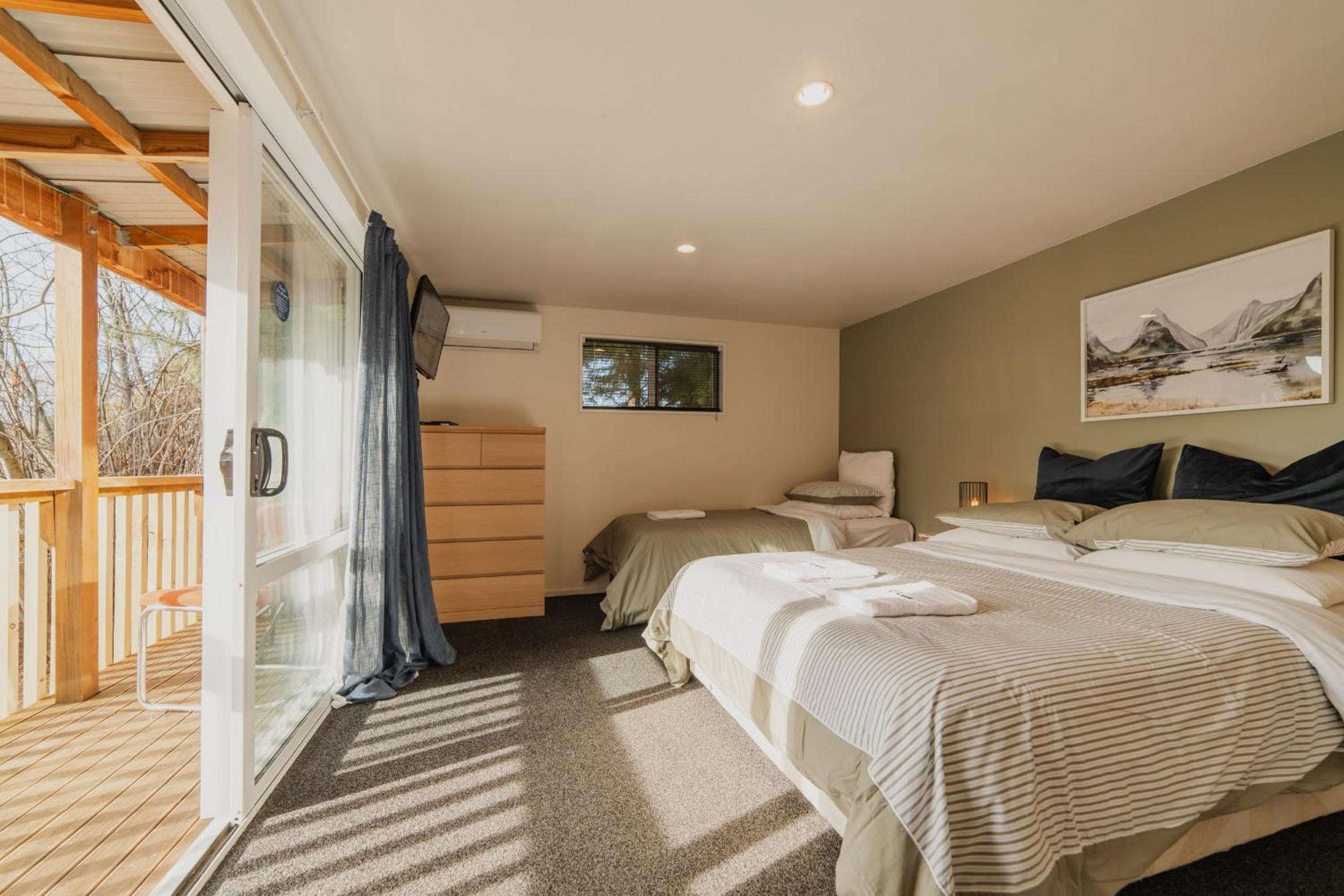 Lake Tekapo Cottages 17