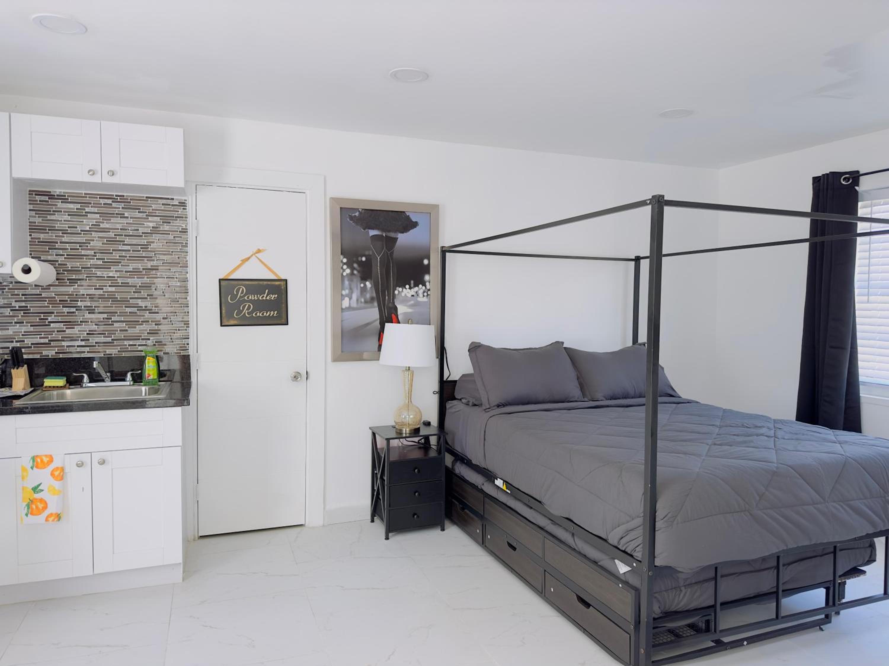 Beachside Oasis, Miami Beach Apt with parking included view 2
