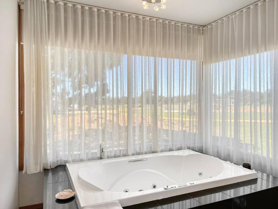 Aurora Cottages - Six Seasons