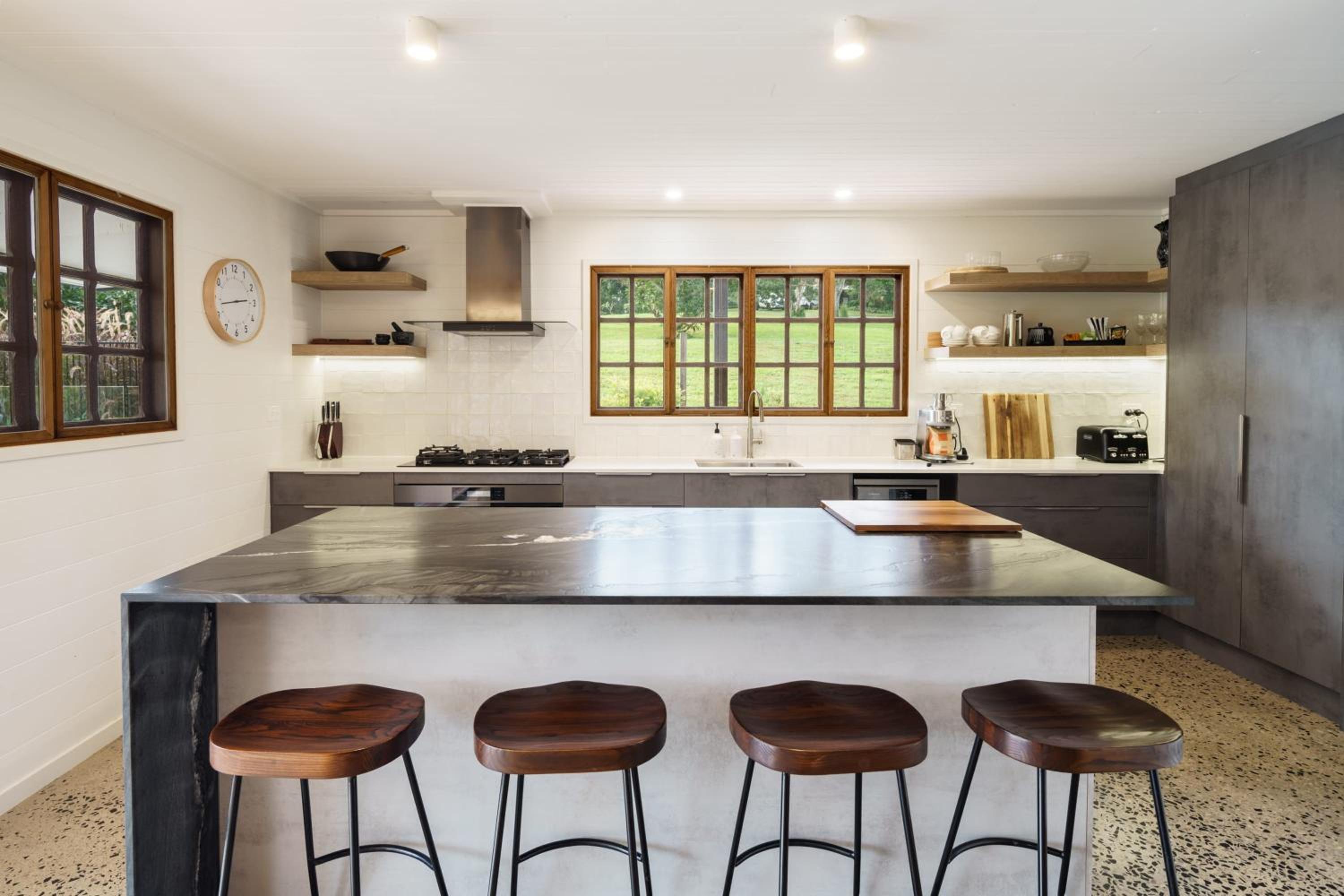 The Hideaway - Chic Farmhouse 15min to beaches