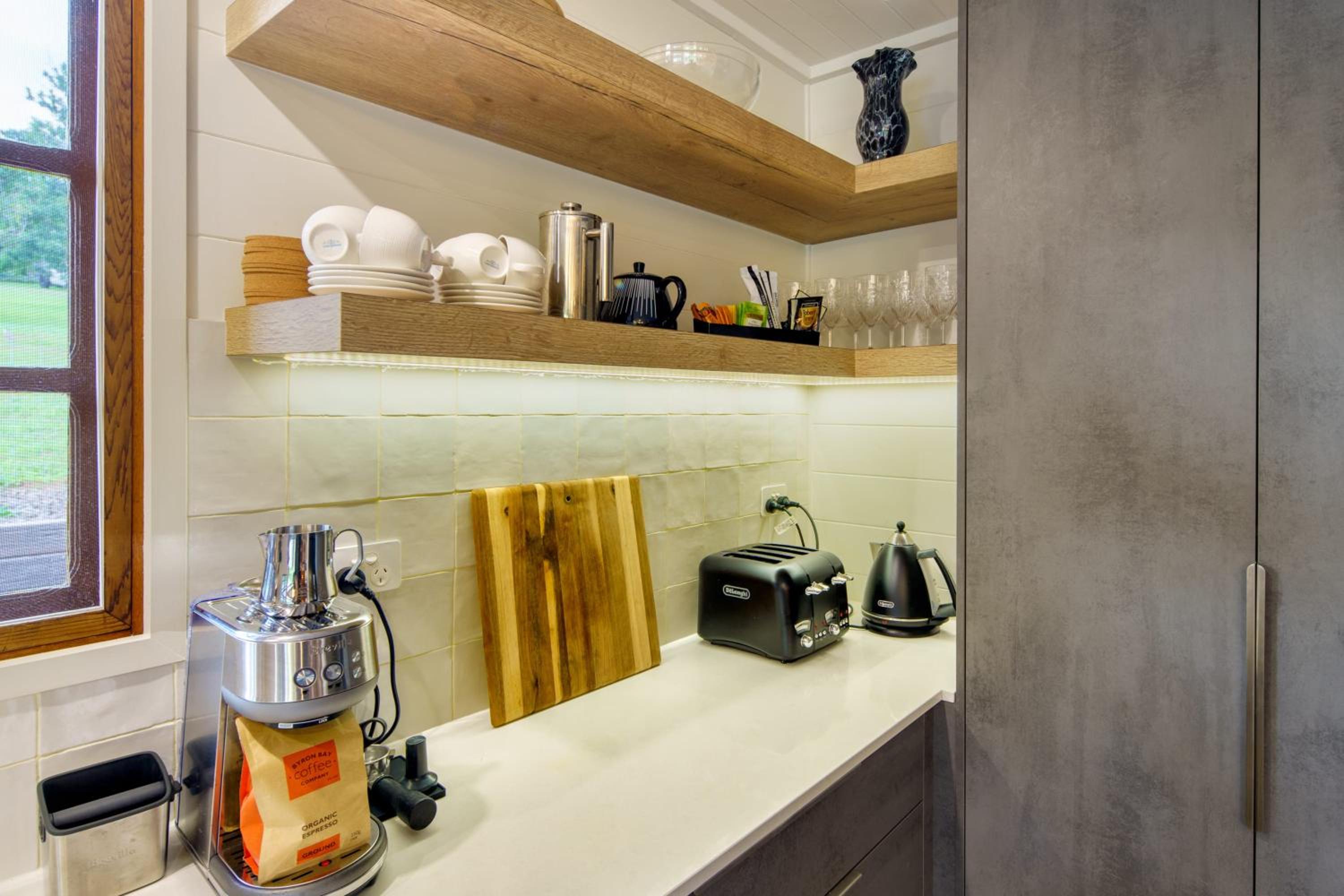 The Hideaway - Chic Farmhouse 15min to beaches