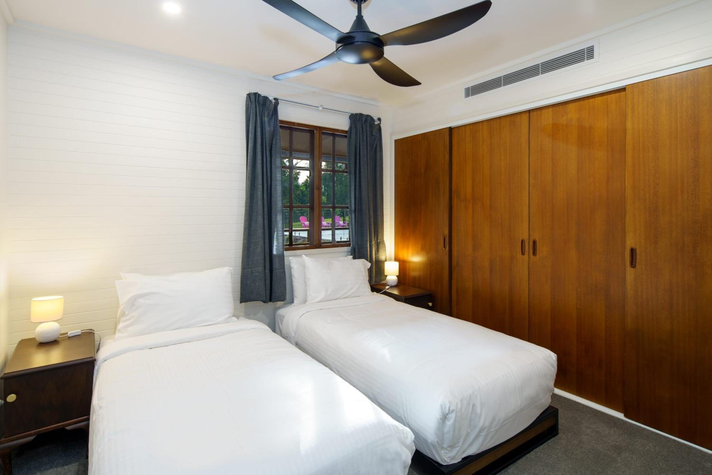 The Hideaway - Chic Farmhouse 15min to beaches