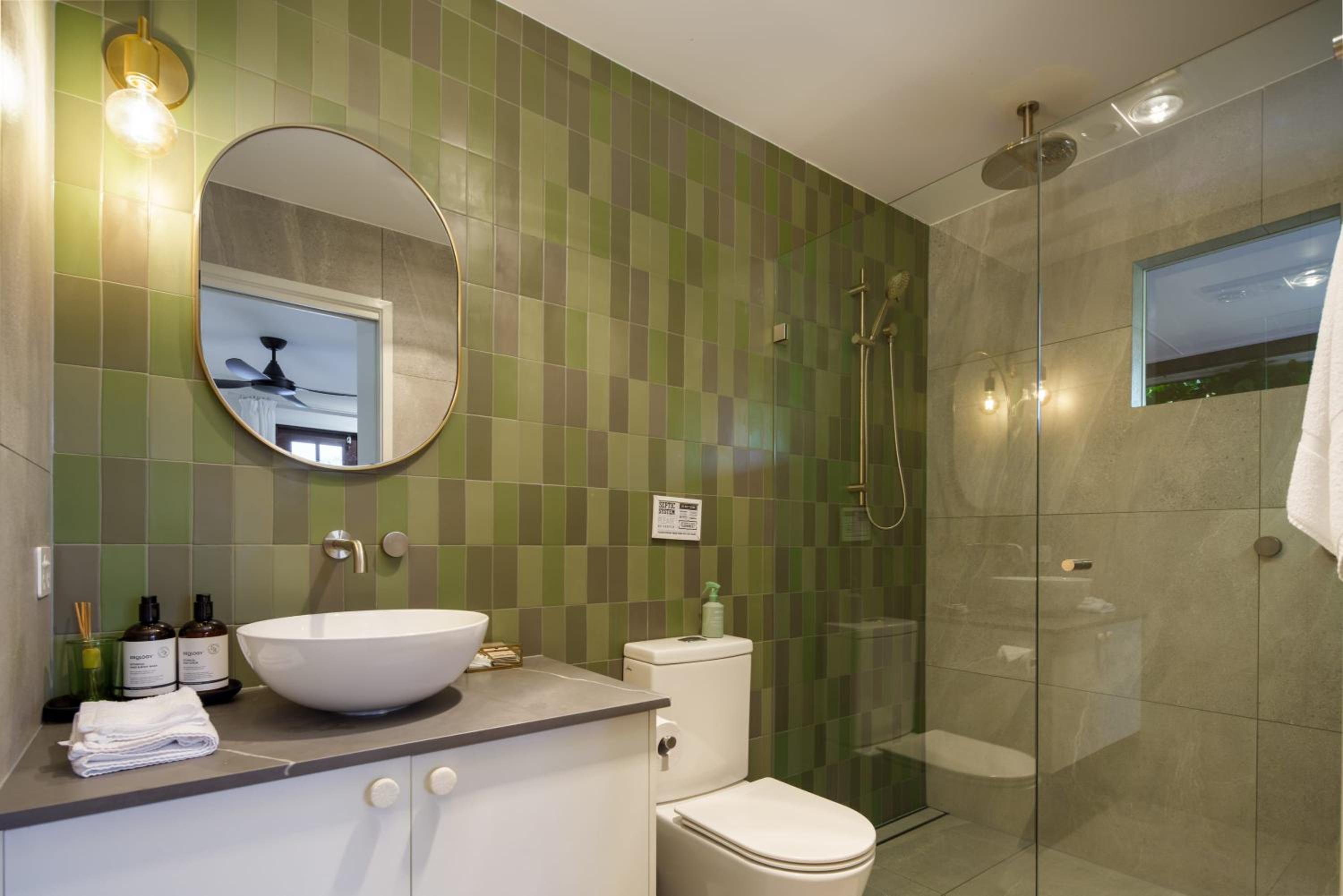 The Hideaway - Chic Farmhouse 15min to beaches