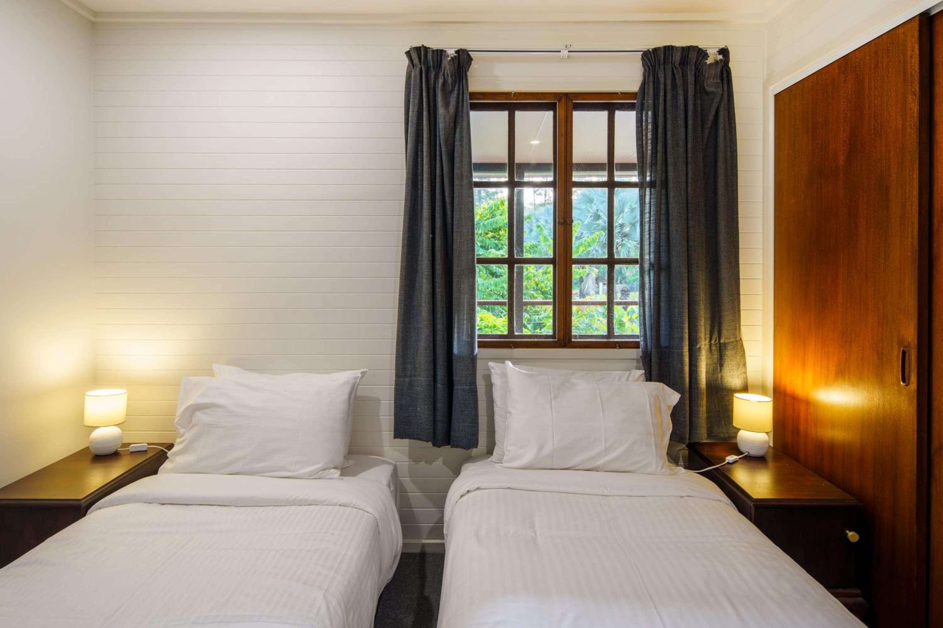 The Hideaway - Chic Farmhouse 15min to beaches