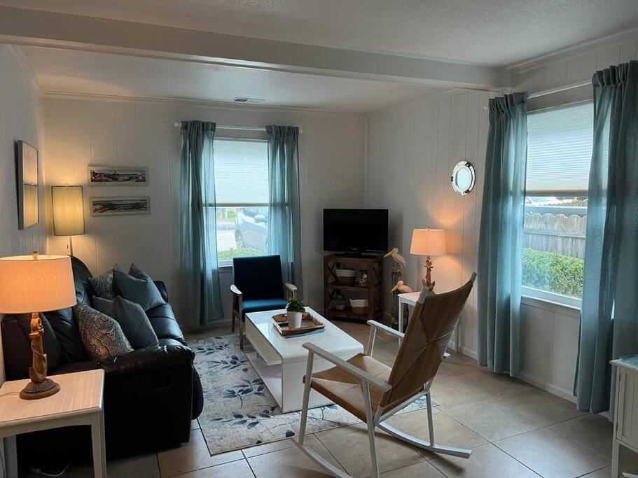 Absolute Beach 4bedrooms-3bath steps to beach view 2