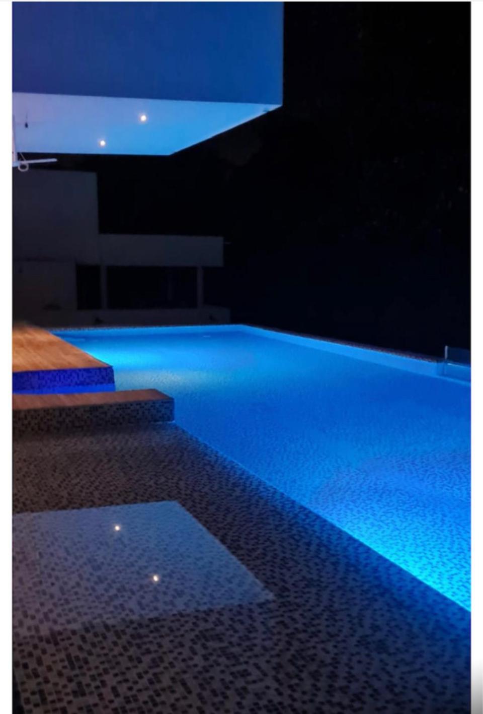 Casa con piscina y campo de golf