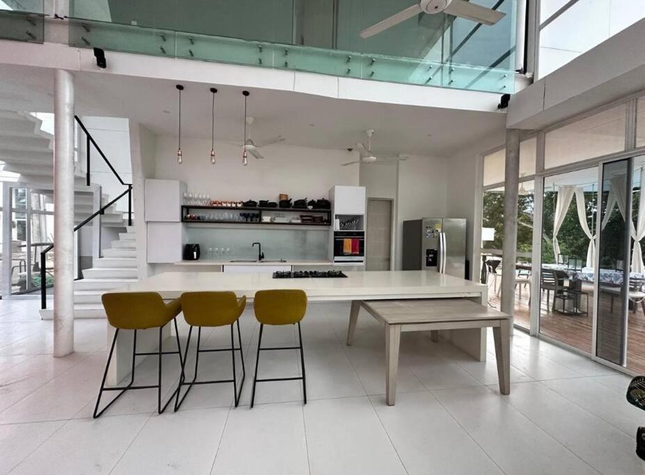 Casa con piscina y campo de golf