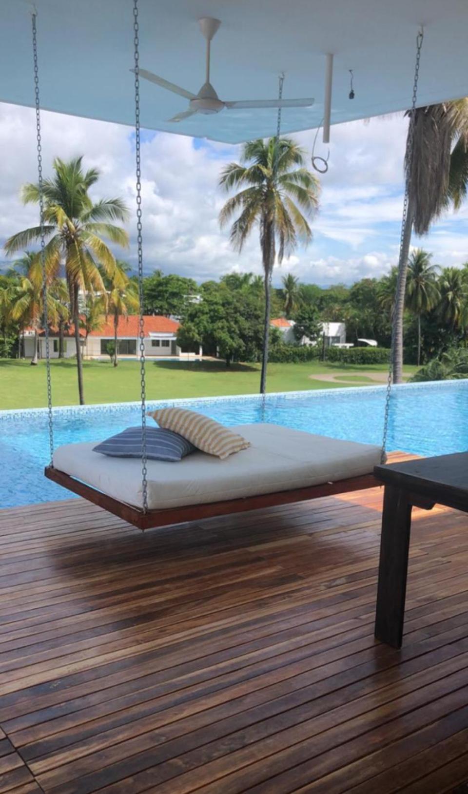 Casa con piscina y campo de golf