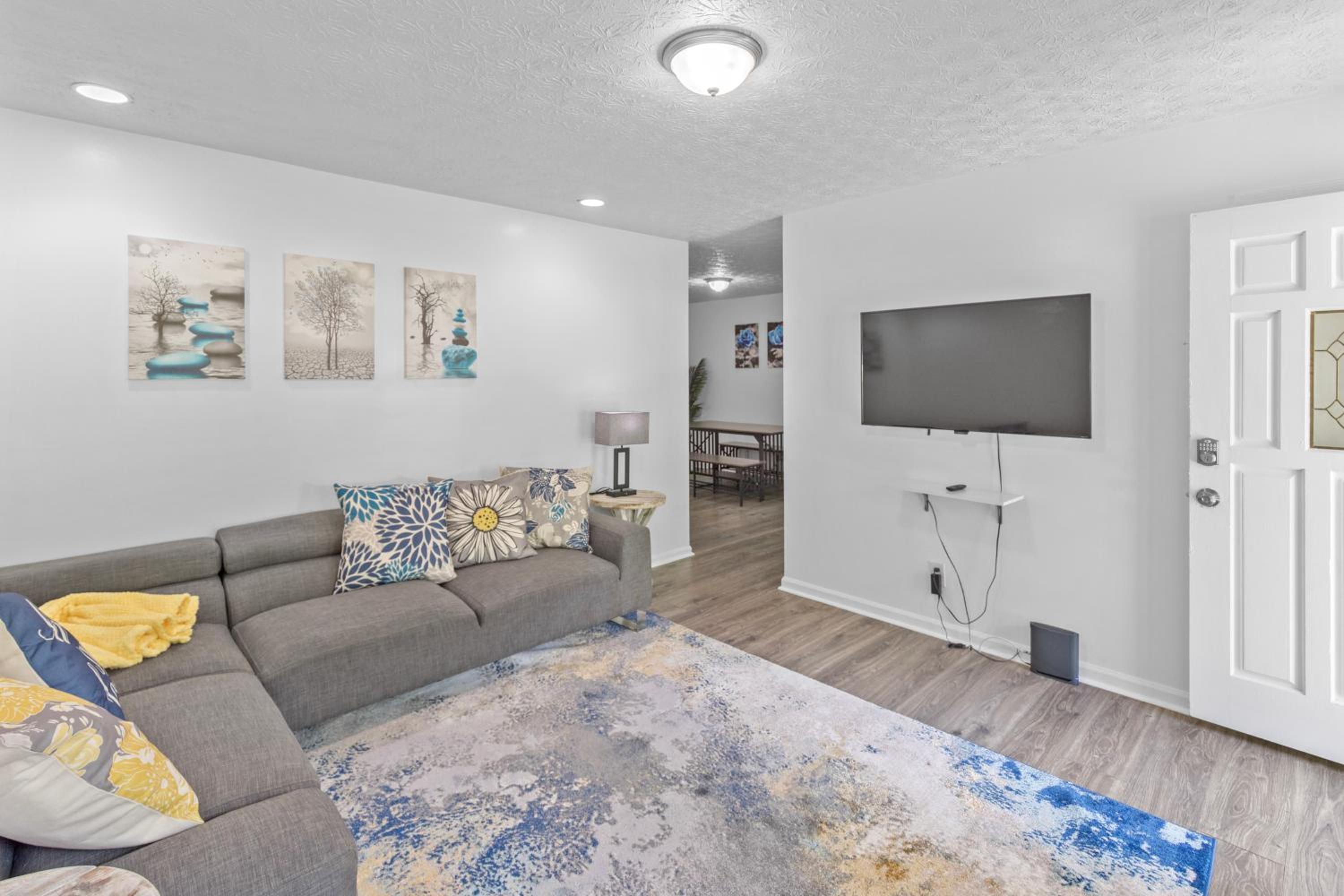 5BD 2BTH Home Near Hartsfield Jackson Airport view 3