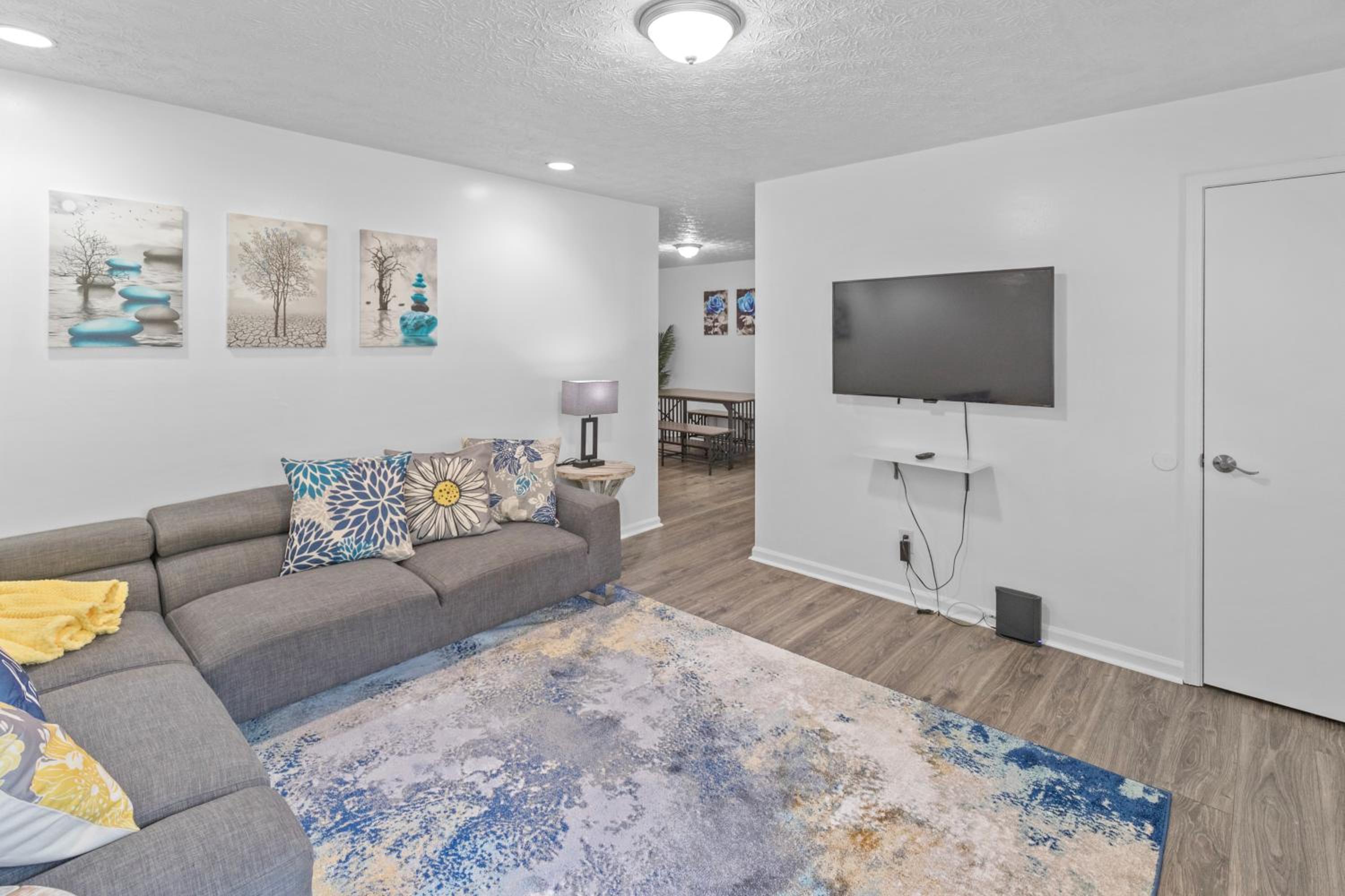 5BD 2BTH Home Near Hartsfield Jackson Airport view 4