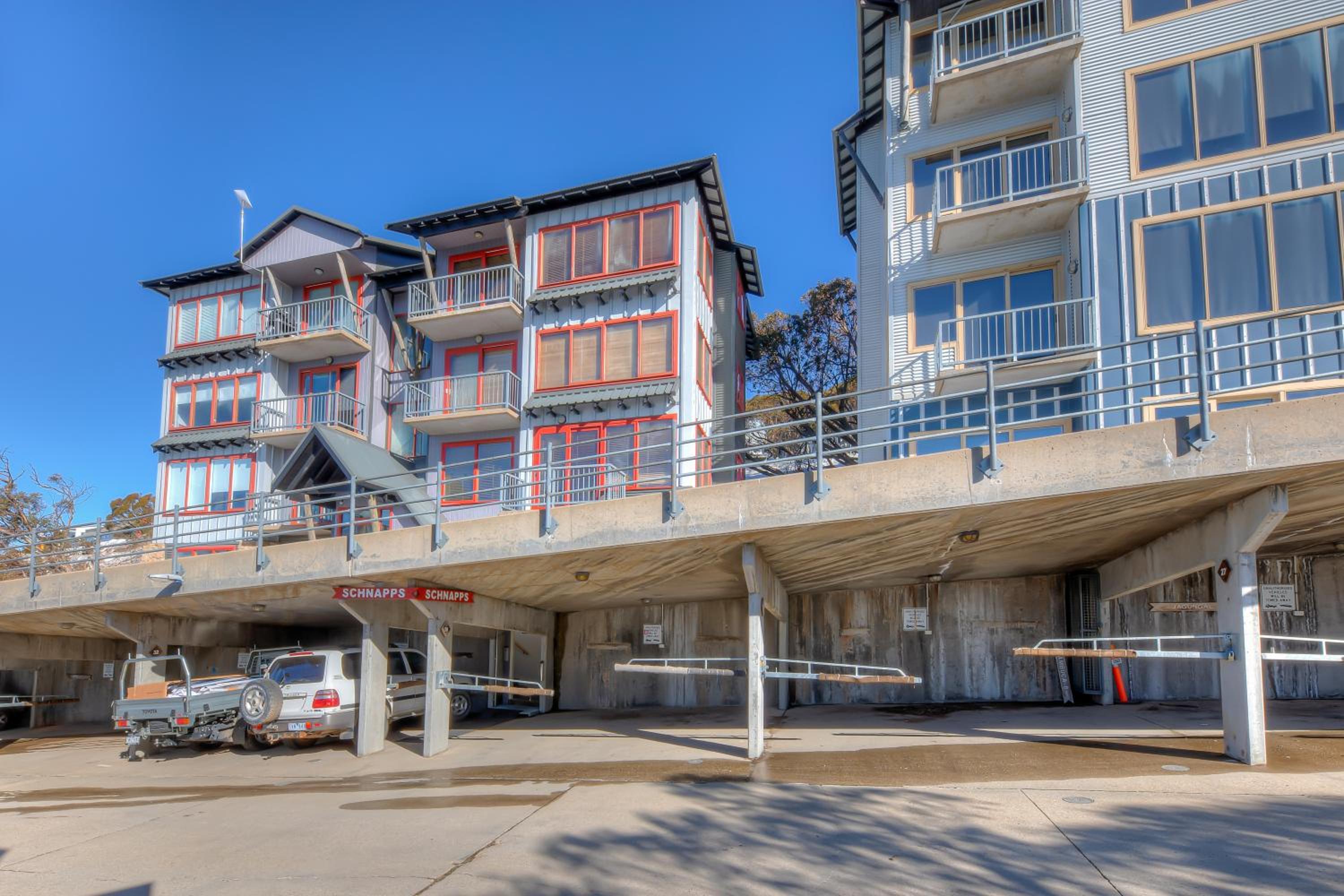 Schnapps Penthouse Ski Apt with Undercover Parking
