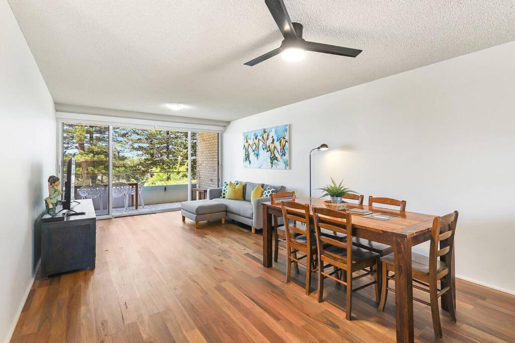 Beachfront Retreat at Burleigh, Breezy and Cosy