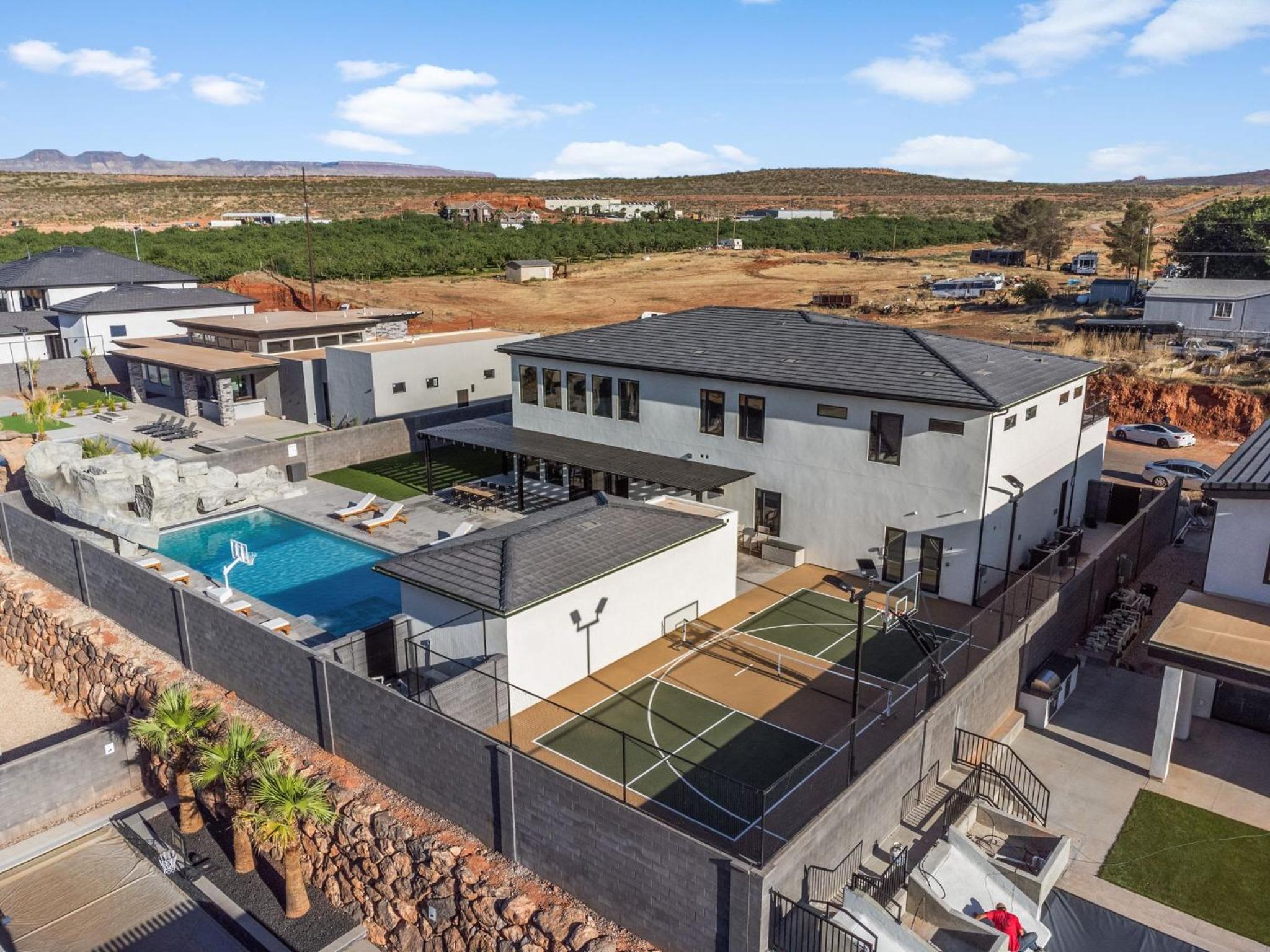 Hotel Pecan Valley Oasis - Lux Pool, Sauna and Theater - Image 1