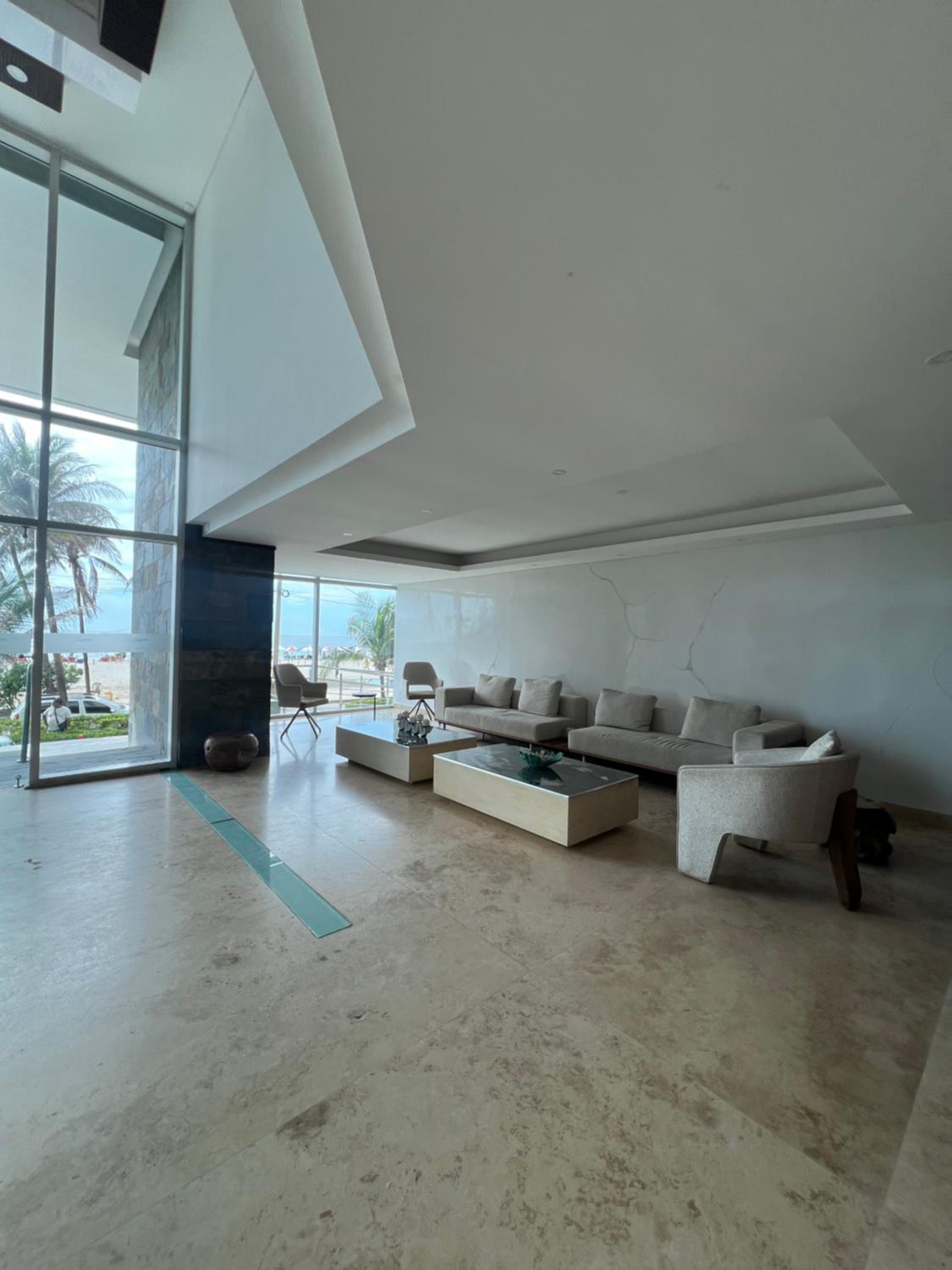 Beachfront Luxurious Apartment, Palmetto Beach